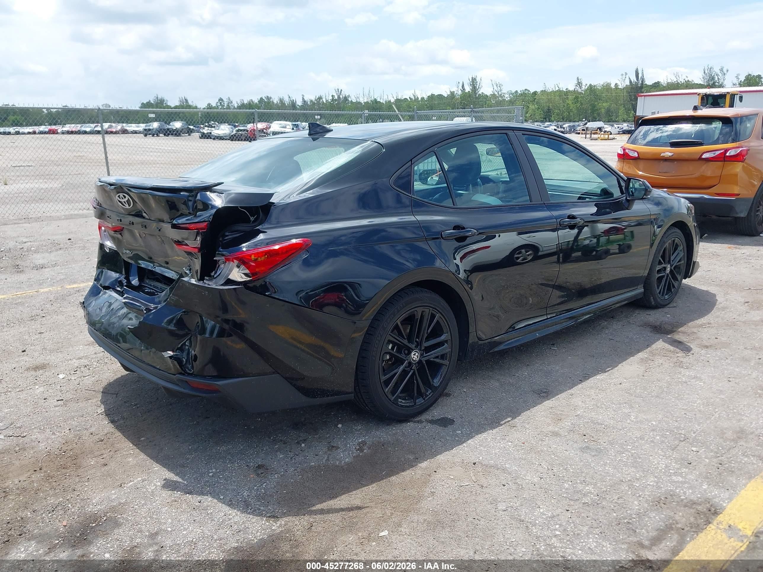 2025 Toyota Camry Se Black vin: 4T1DAACK2SU034000