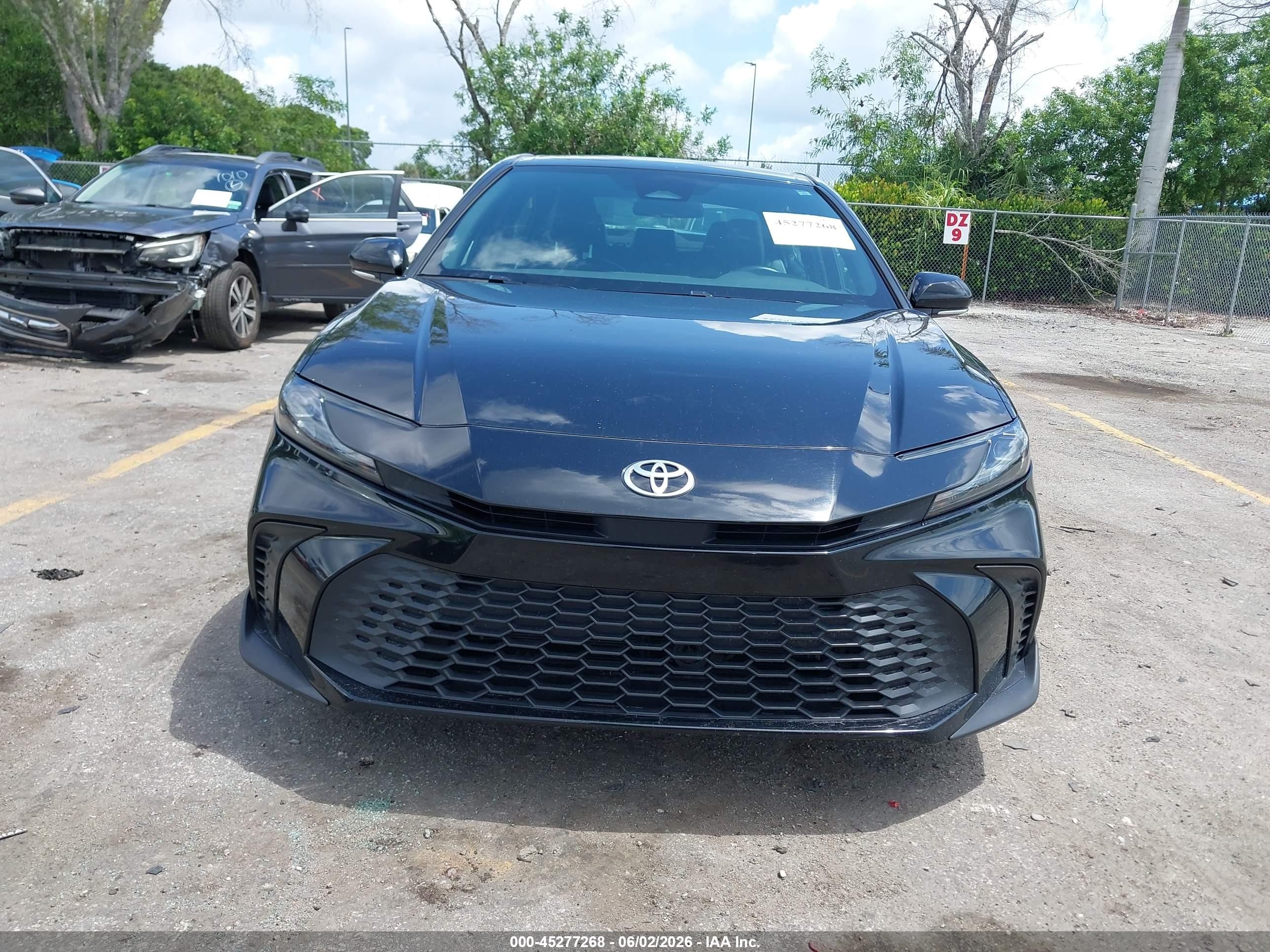 2025 Toyota Camry Se Black vin: 4T1DAACK2SU034000