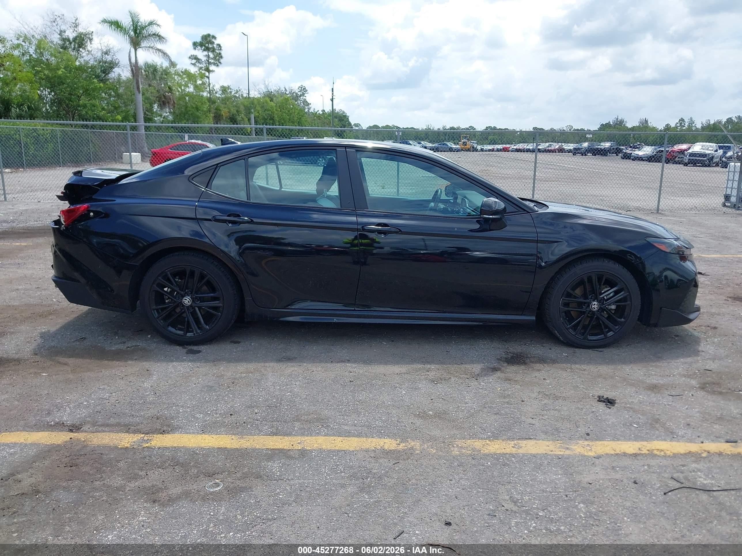 2025 Toyota Camry Se Black vin: 4T1DAACK2SU034000