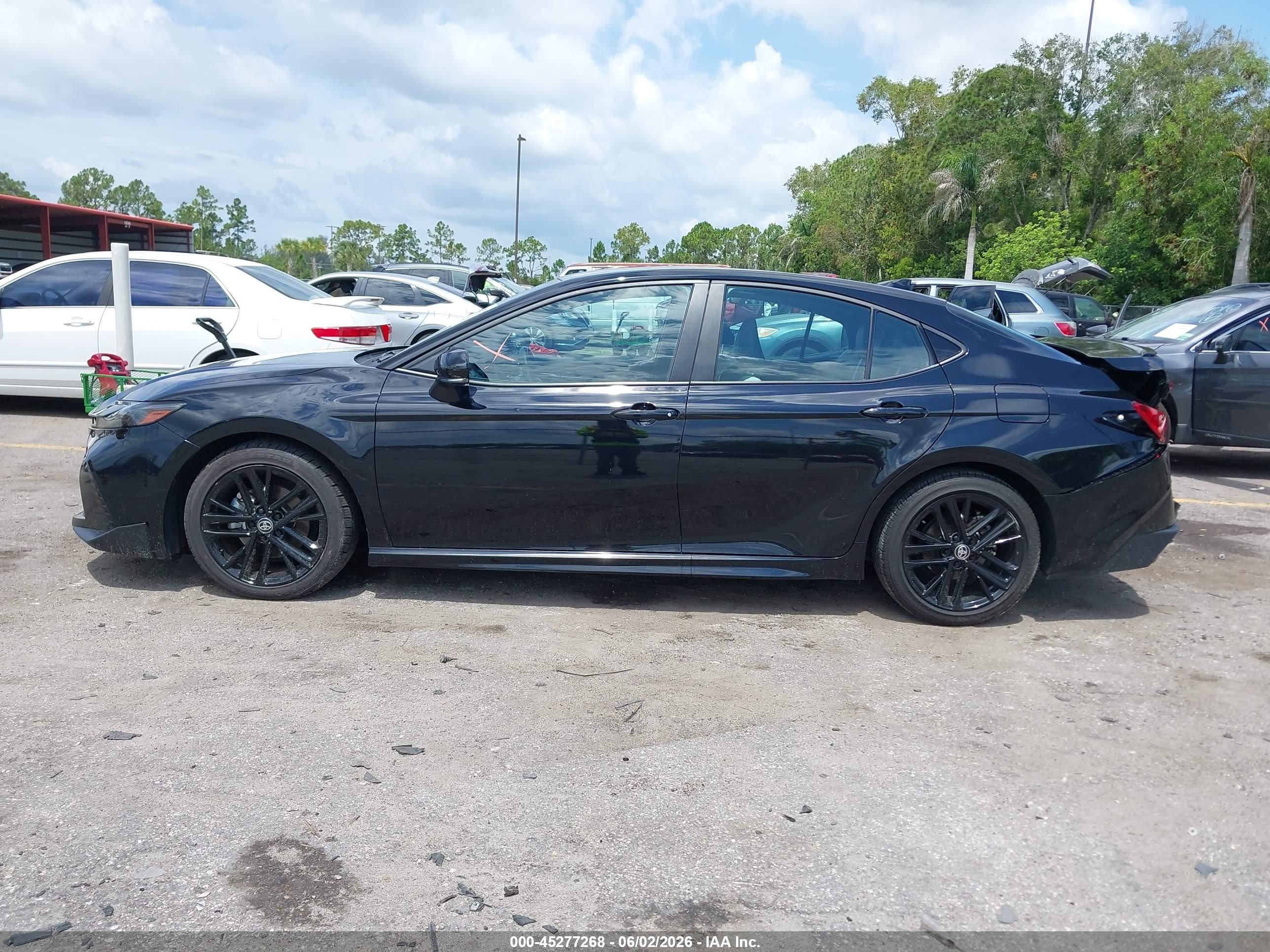2025 Toyota Camry Se Black vin: 4T1DAACK2SU034000
