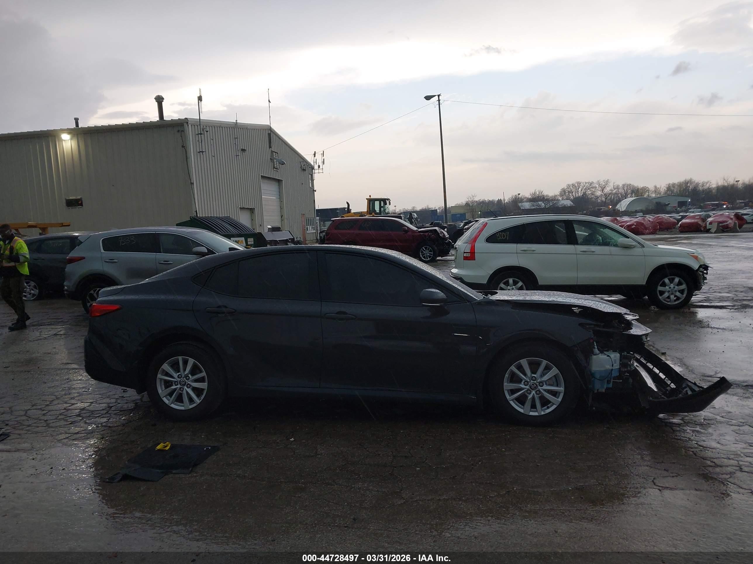 2025 Toyota Camry Le Gray vin: 4T1DAACK2SU191509