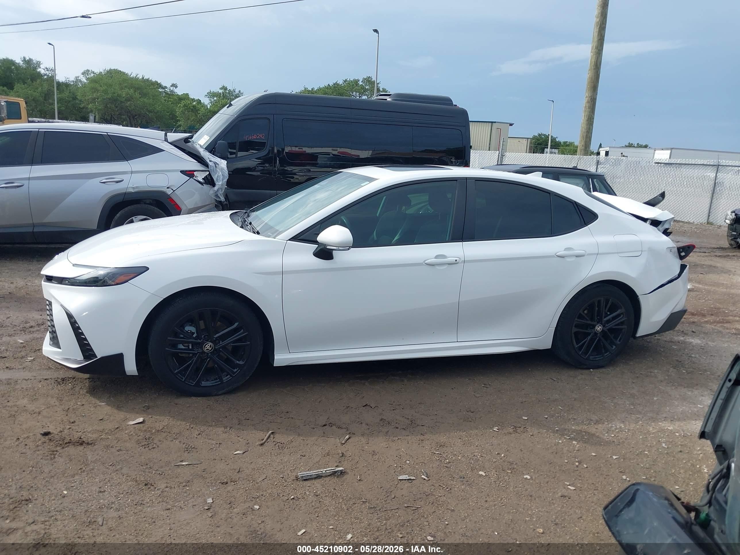 2025 Toyota Camry Se Белый vin: 4T1DAACK2SU506955