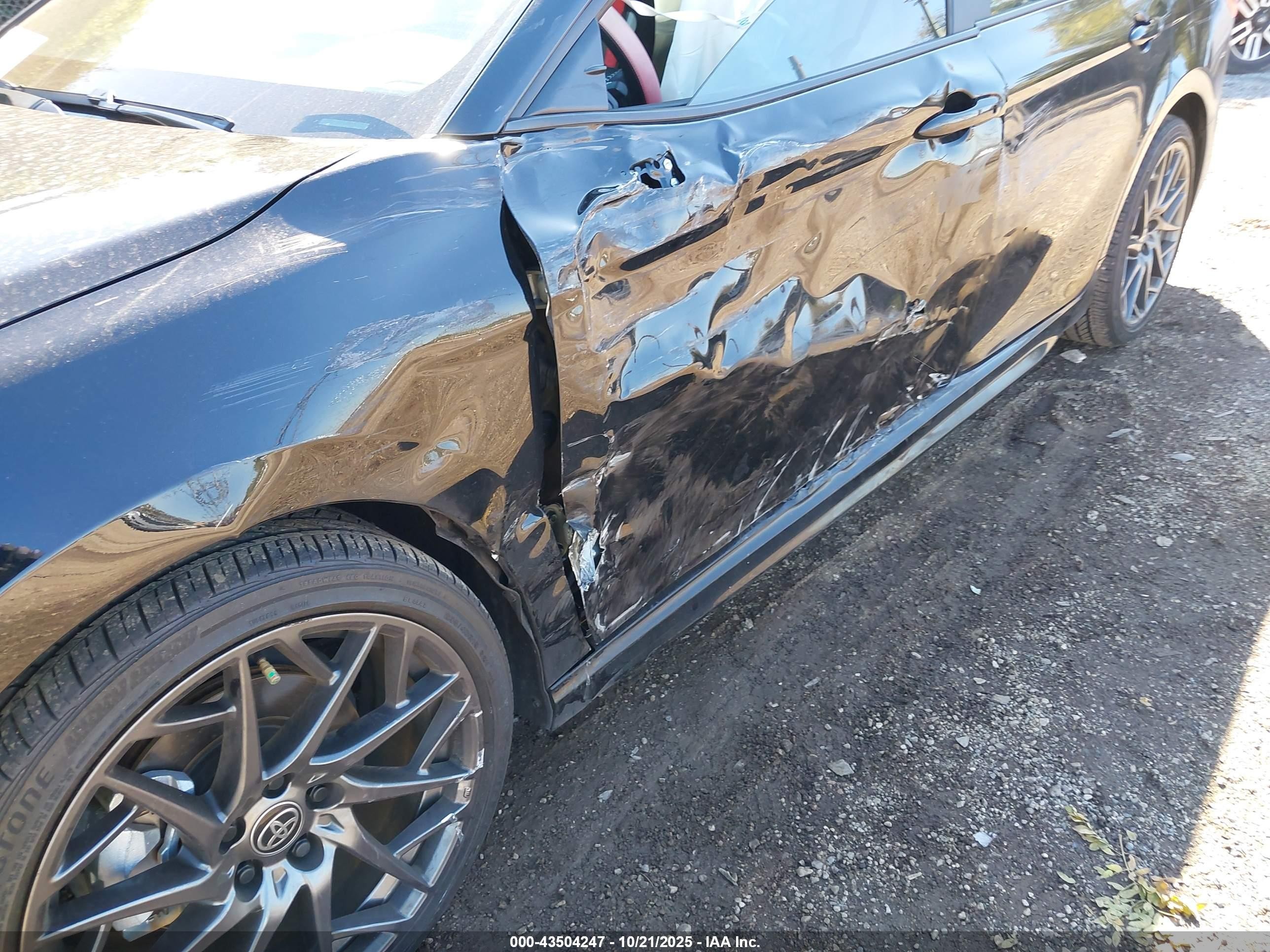 2025 Toyota Camry Se Black vin: 4T1DAACK2SU541933