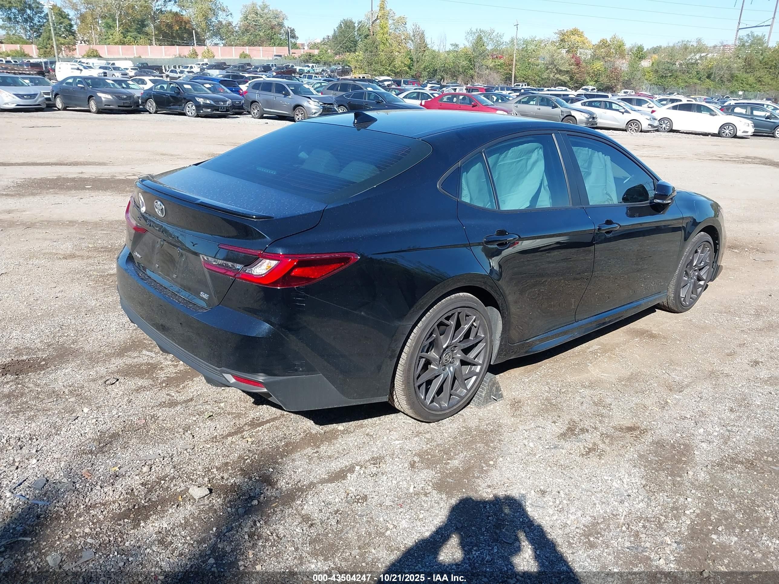2025 Toyota Camry Se Black vin: 4T1DAACK2SU541933