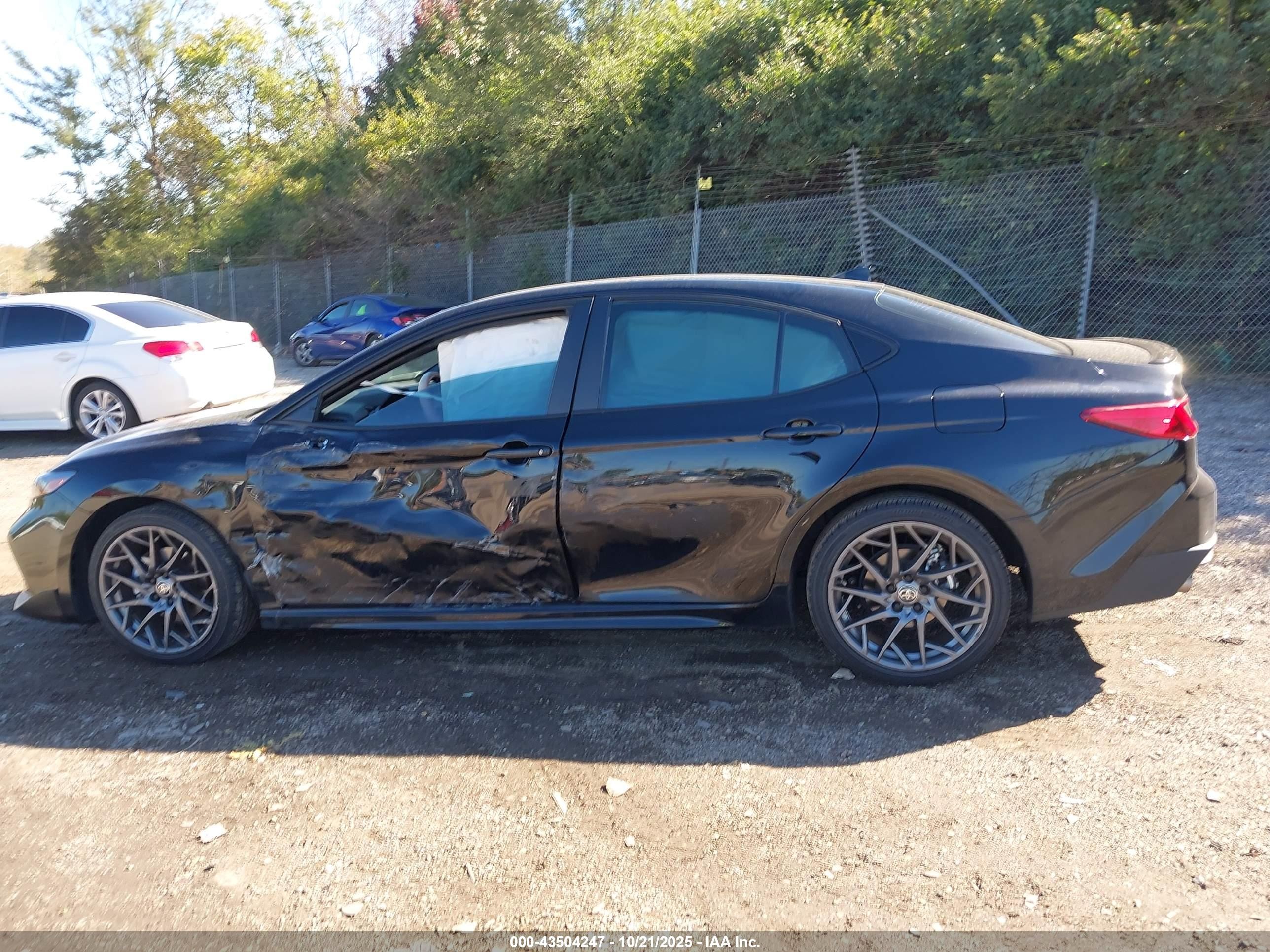 2025 Toyota Camry Se Black vin: 4T1DAACK2SU541933