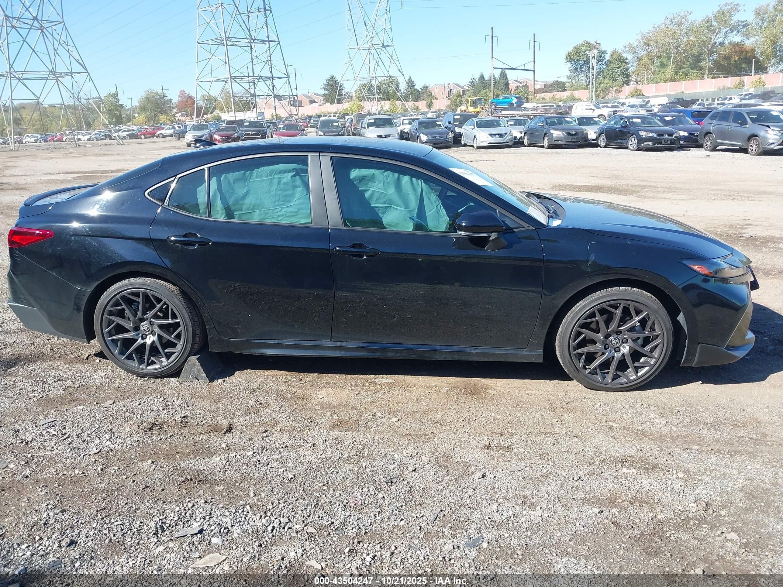 2025 Toyota Camry Se Black vin: 4T1DAACK2SU541933