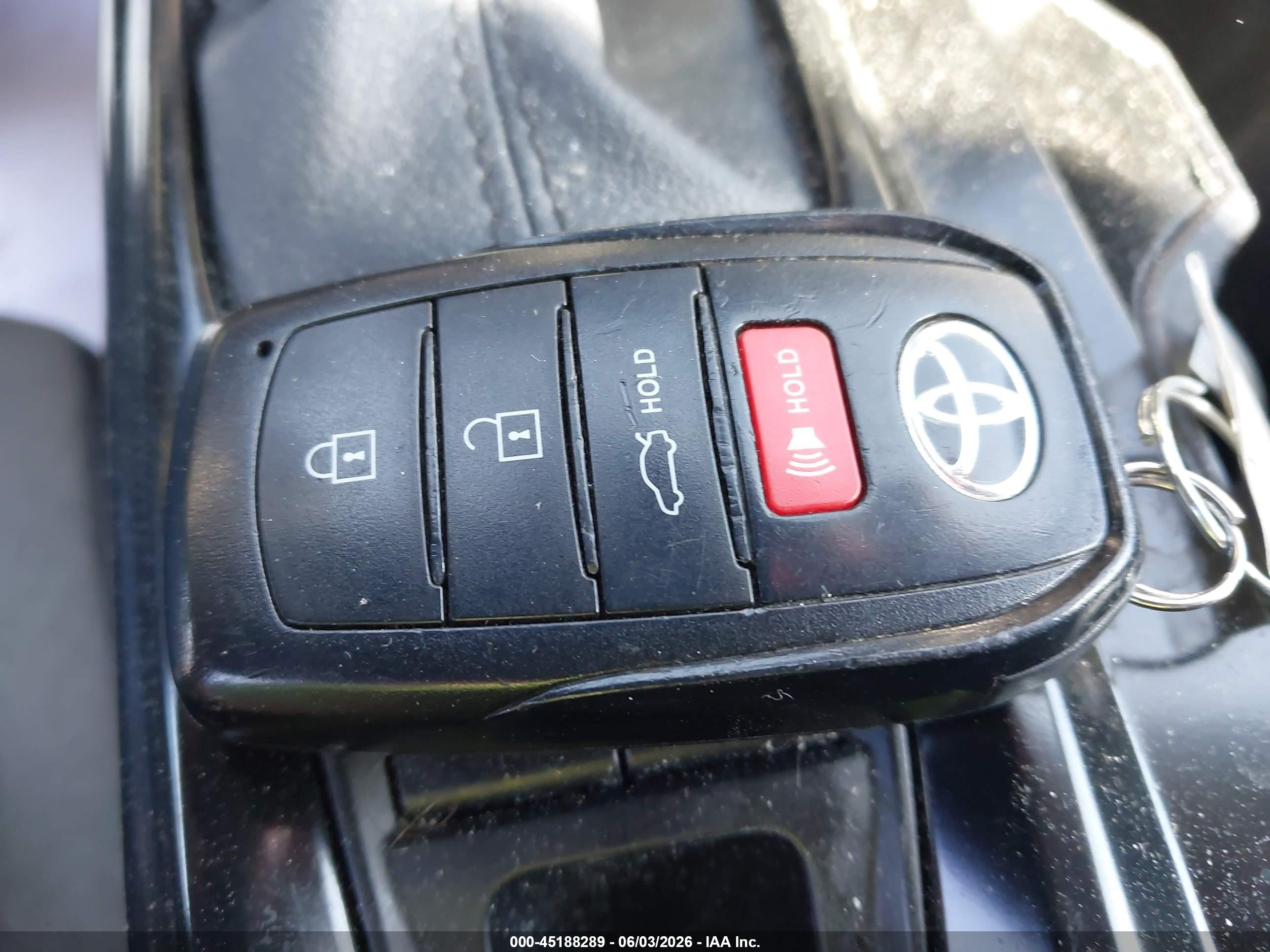 2025 Toyota Camry Le Black vin: 4T1DAACK2SU545786