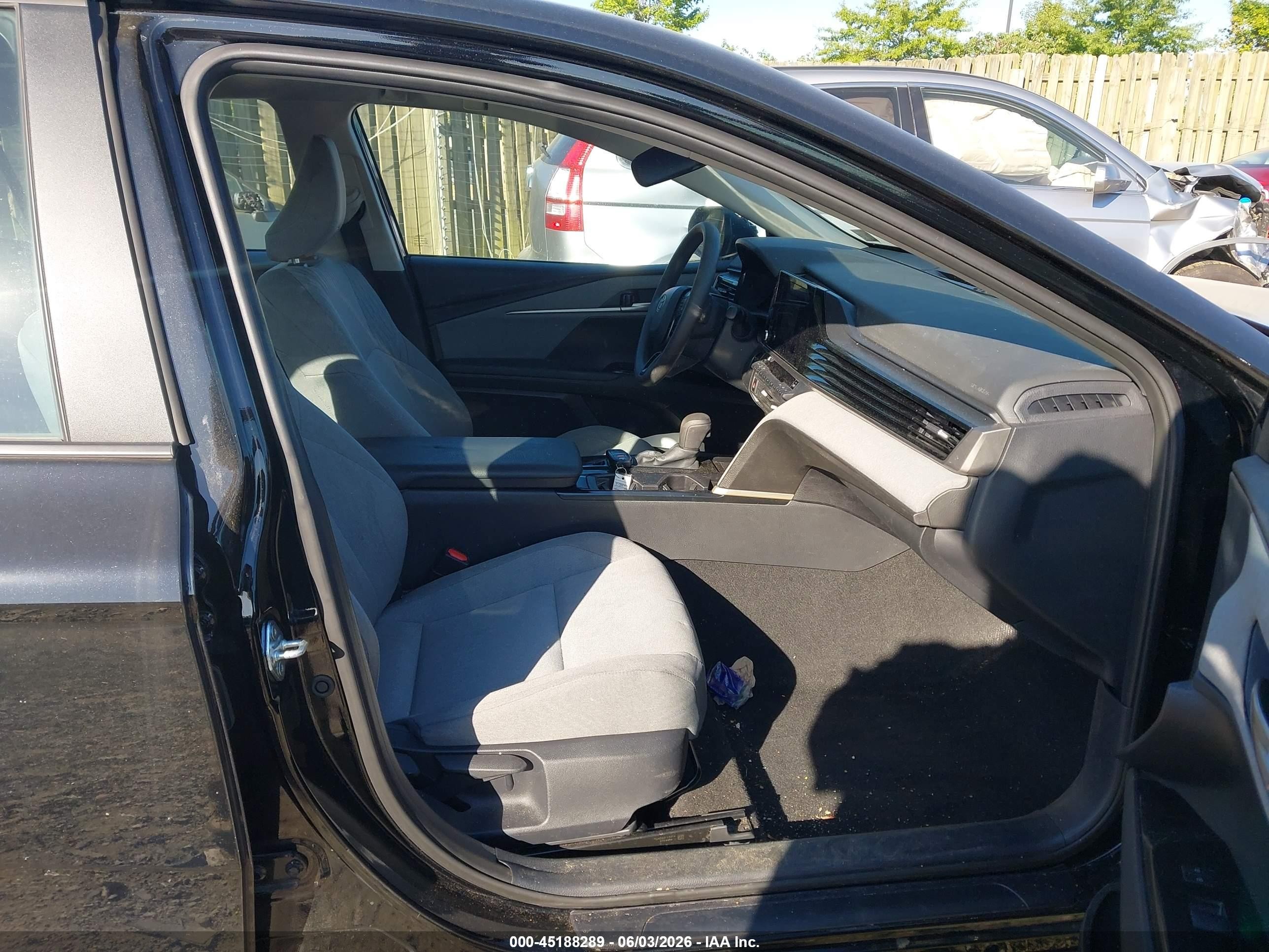 2025 Toyota Camry Le Black vin: 4T1DAACK2SU545786