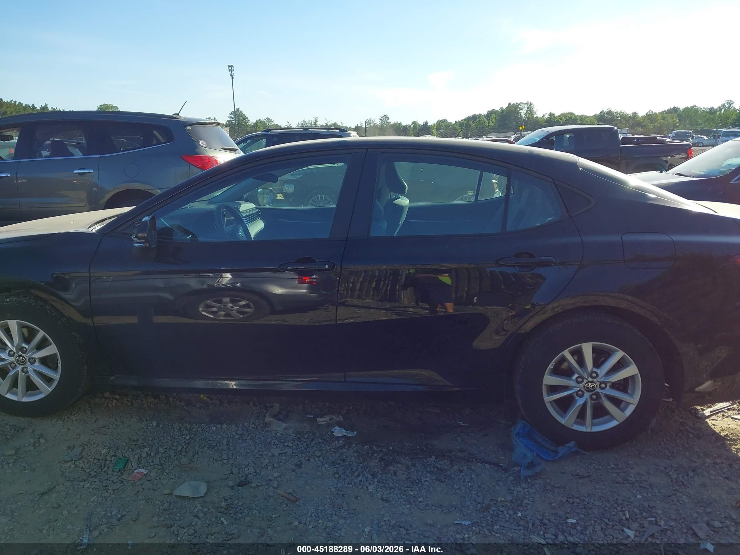 2025 Toyota Camry Le Black vin: 4T1DAACK2SU545786