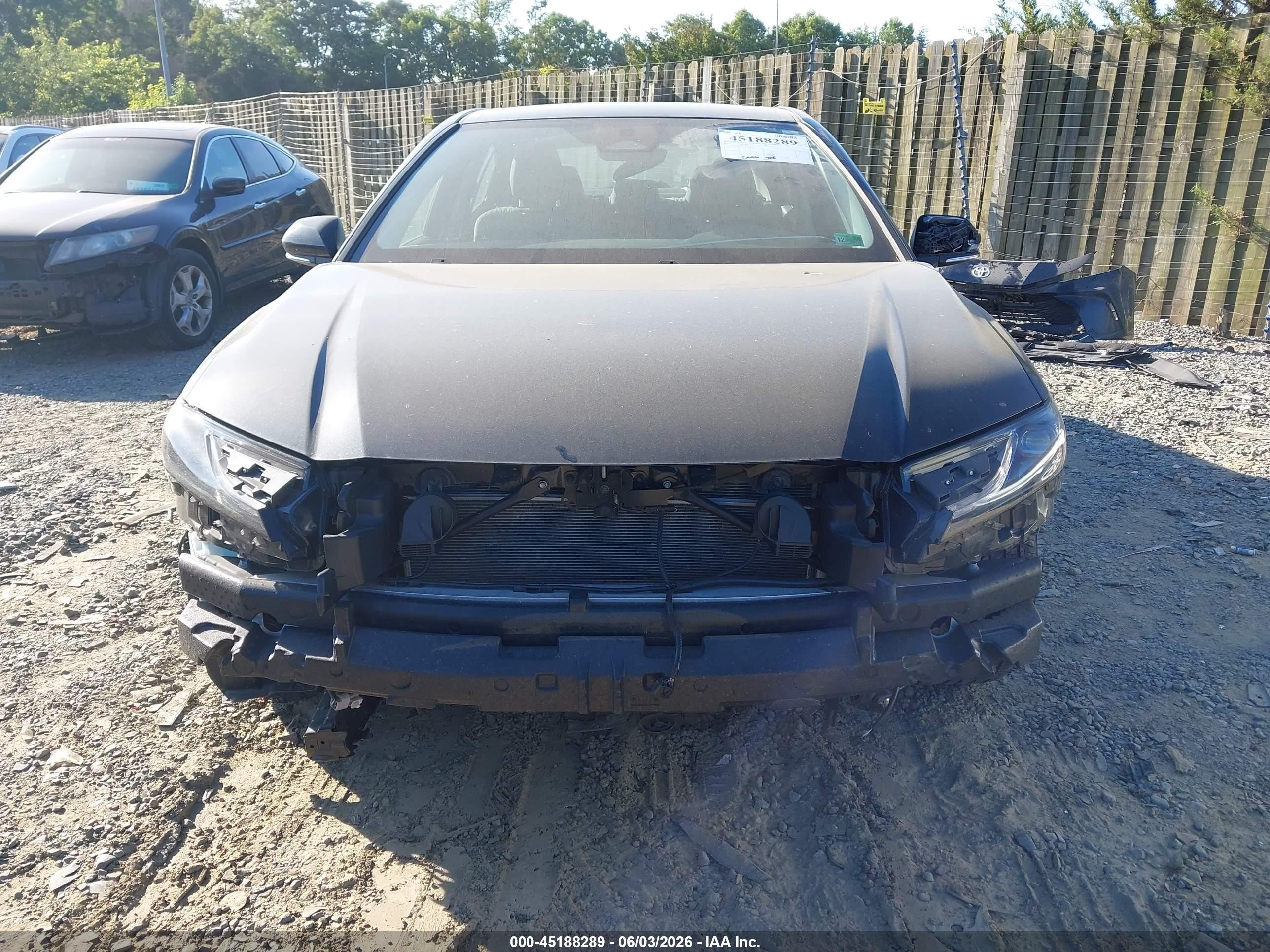 2025 Toyota Camry Le Black vin: 4T1DAACK2SU545786