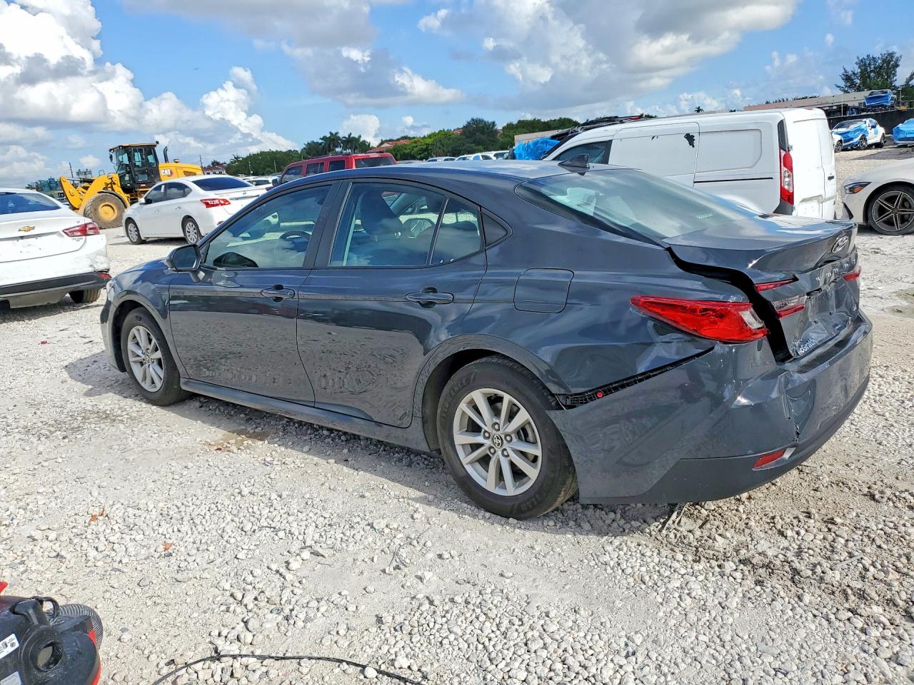 2025 Toyota Camry Le Blue vin: 4T1DAACK2SU581820
