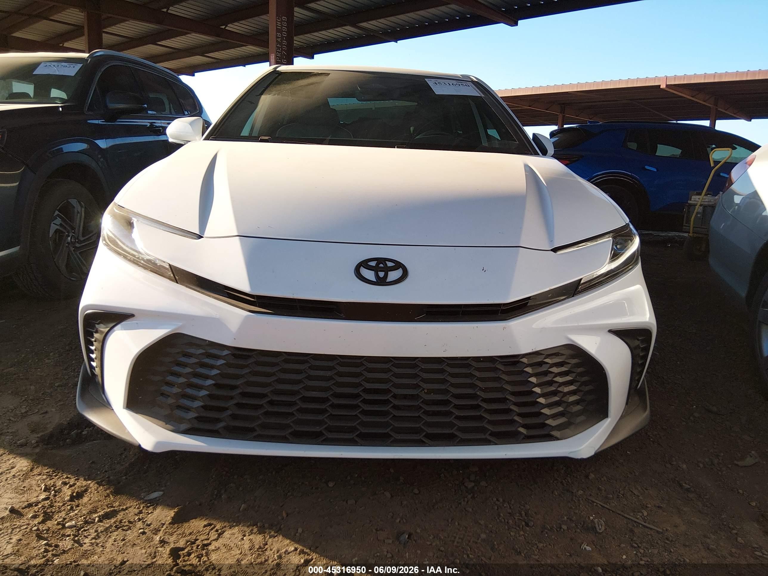 2025 Toyota Camry Se White vin: 4T1DAACK2SU603959