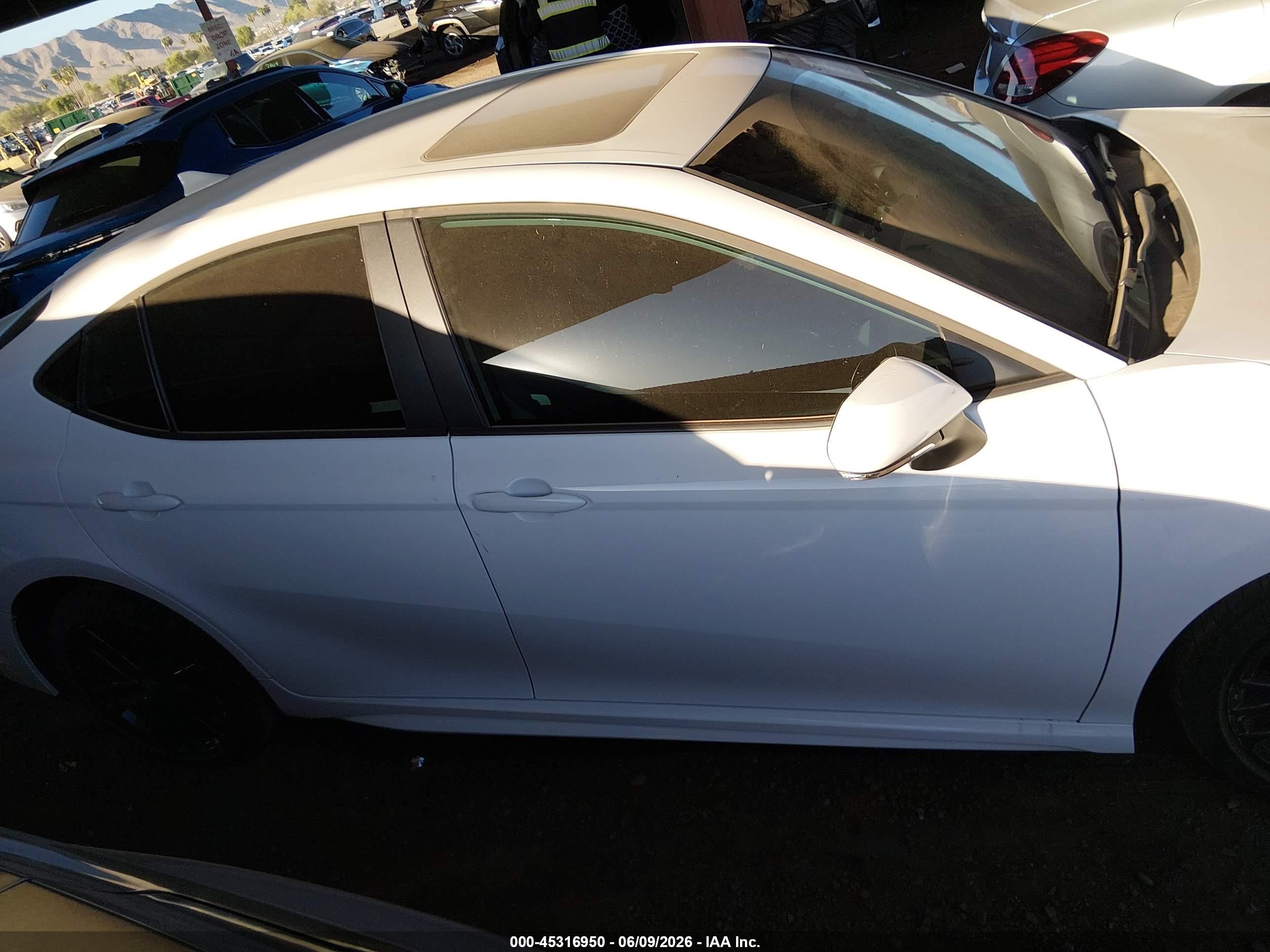 2025 Toyota Camry Se White vin: 4T1DAACK2SU603959