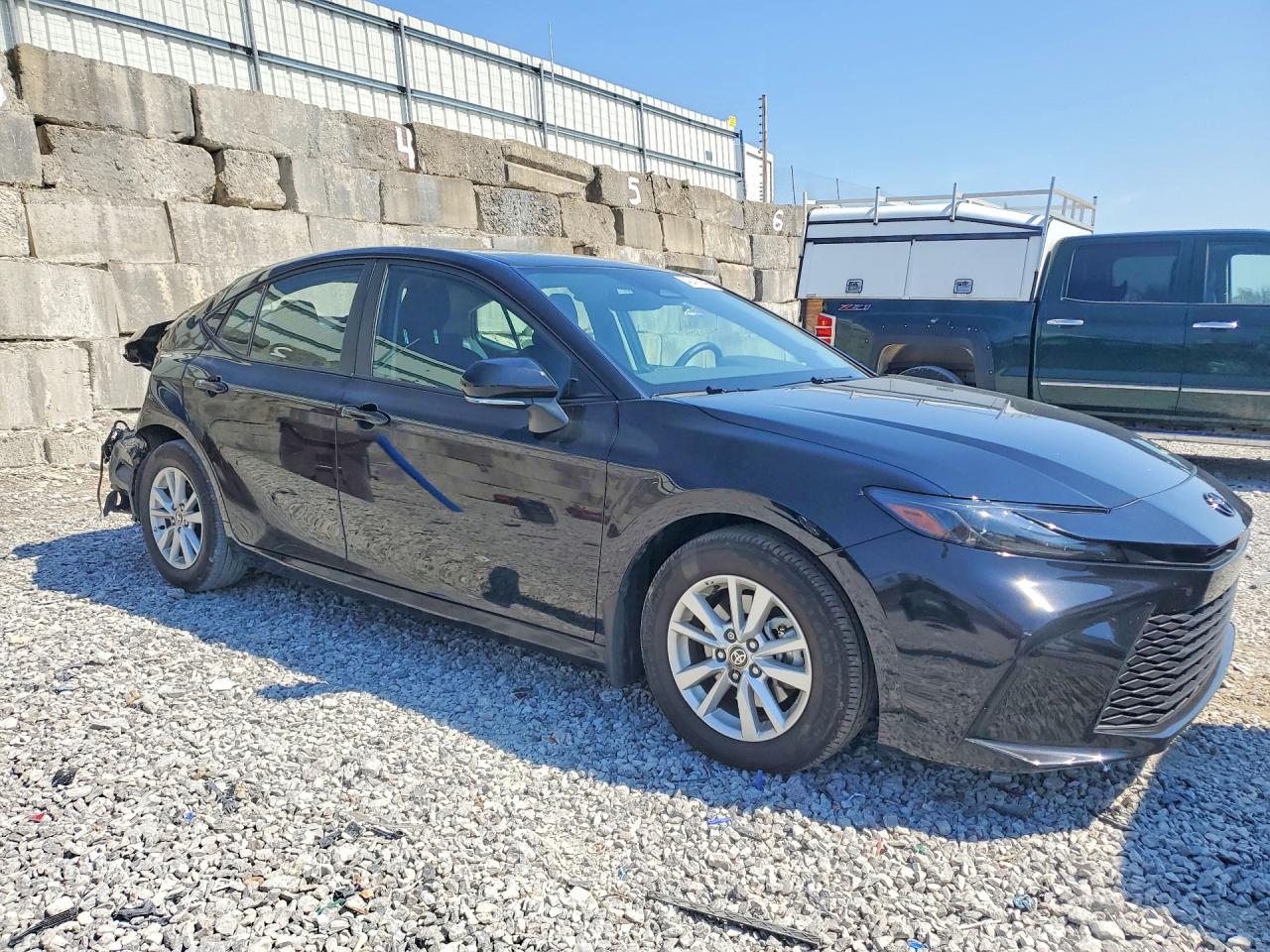 2025 Toyota Camry Le Black vin: 4T1DAACK2SU634614