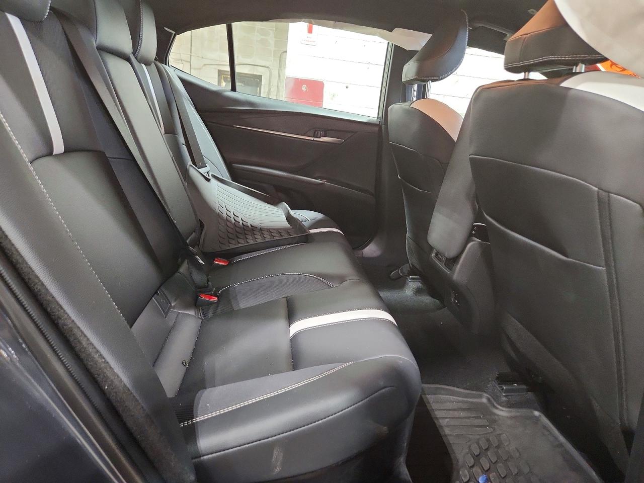2026 Toyota Camry Se Black vin: 4T1DAACK2TU288999