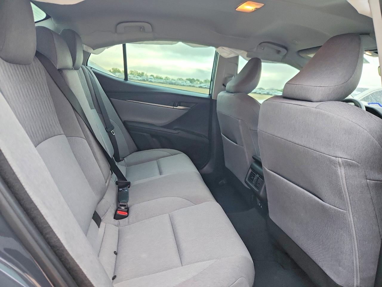 2026 Toyota Camry Le Gray vin: 4T1DAACK2TU704100