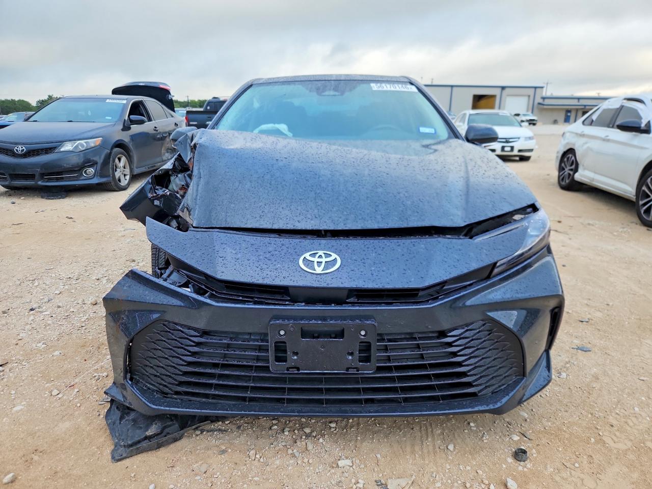 2026 Toyota Camry Le Gray vin: 4T1DAACK2TU704100