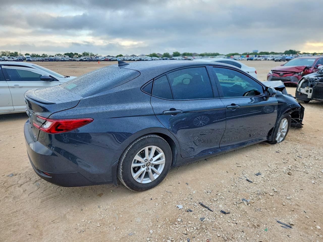 2026 Toyota Camry Le Gray vin: 4T1DAACK2TU704100