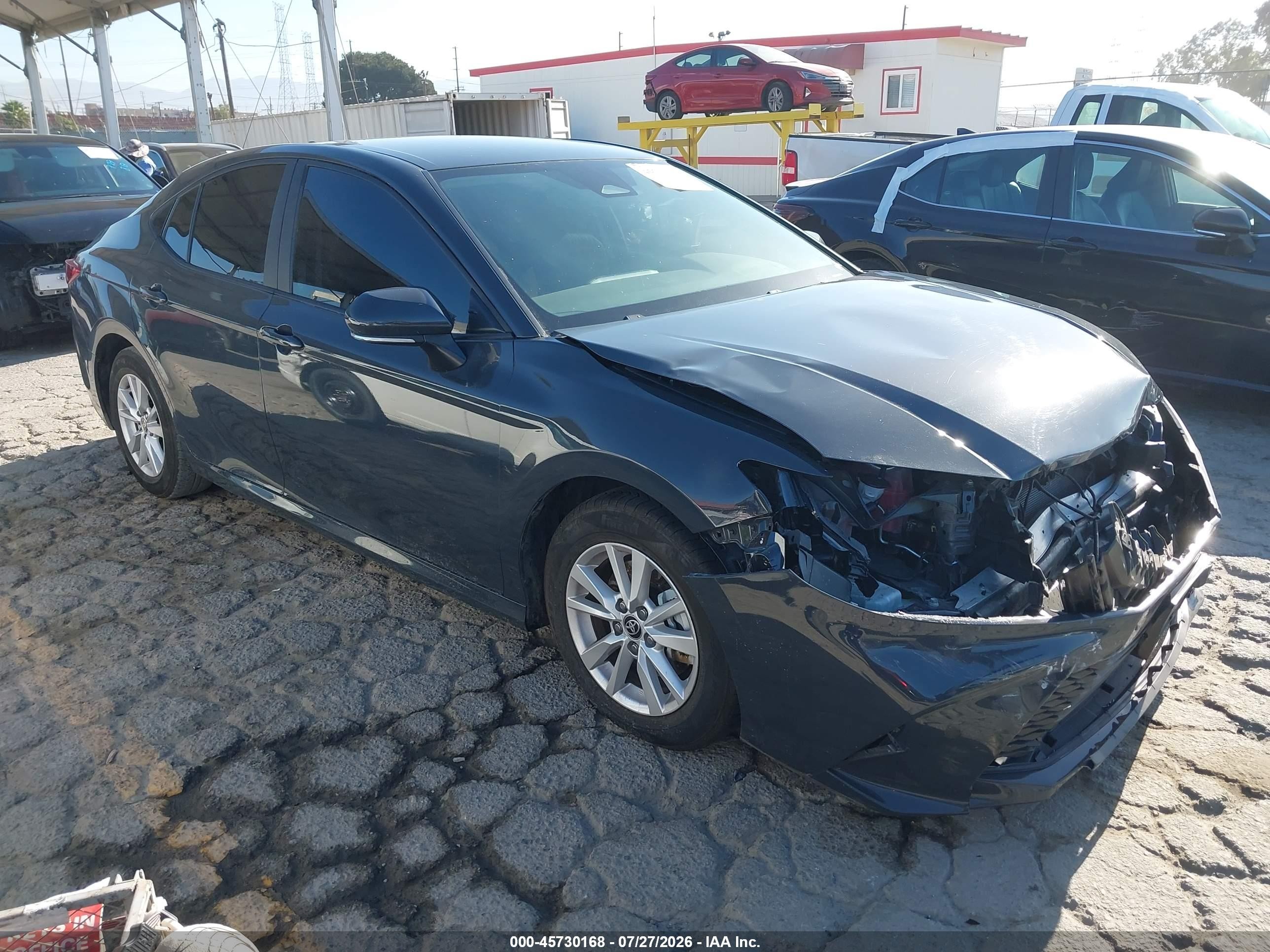 2025 Toyota Camry Le Gray vin: 4T1DAACK3SU042106