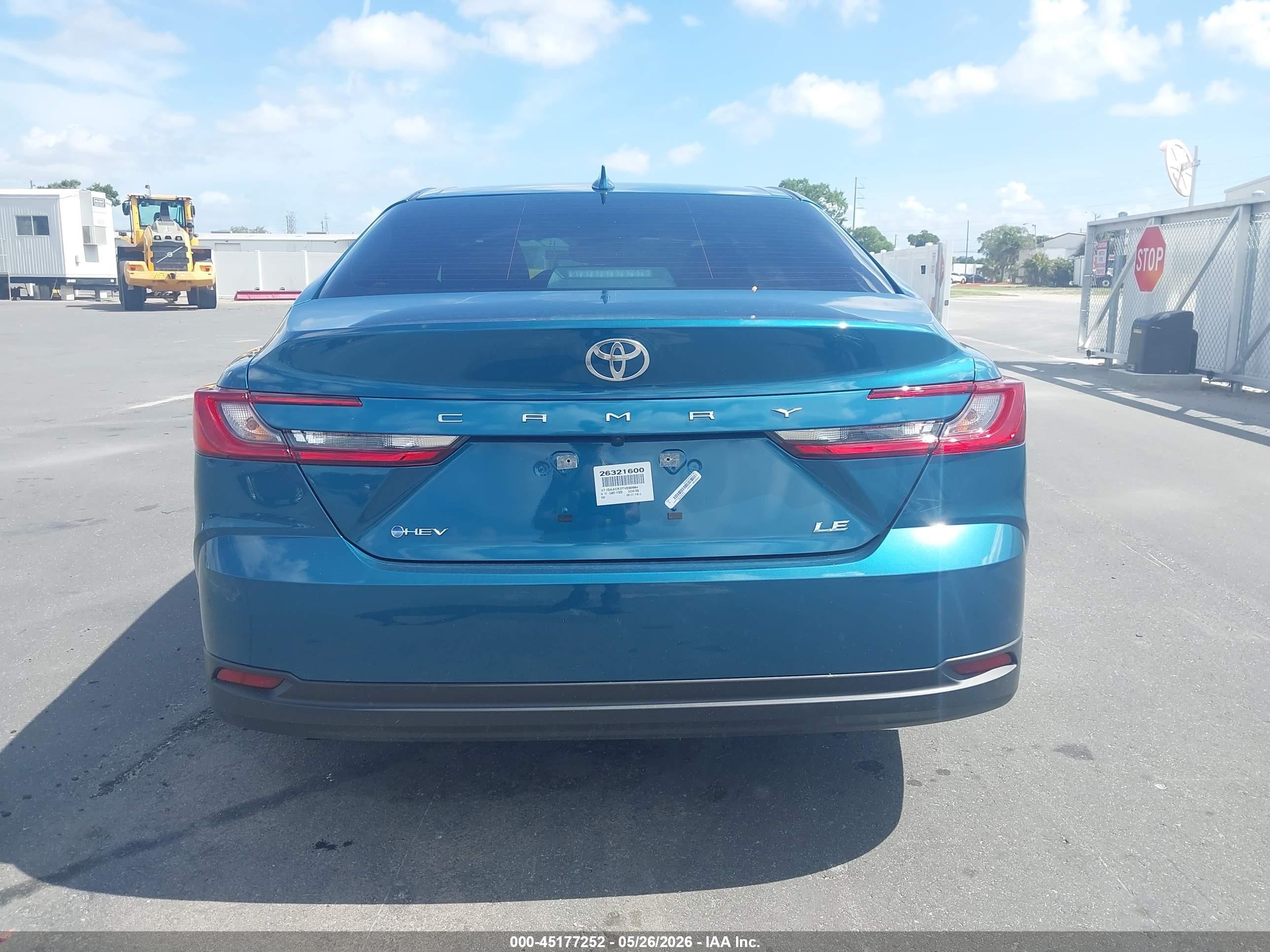 2026 Toyota Camry Le Blue vin: 4T1DAACK3TU260984