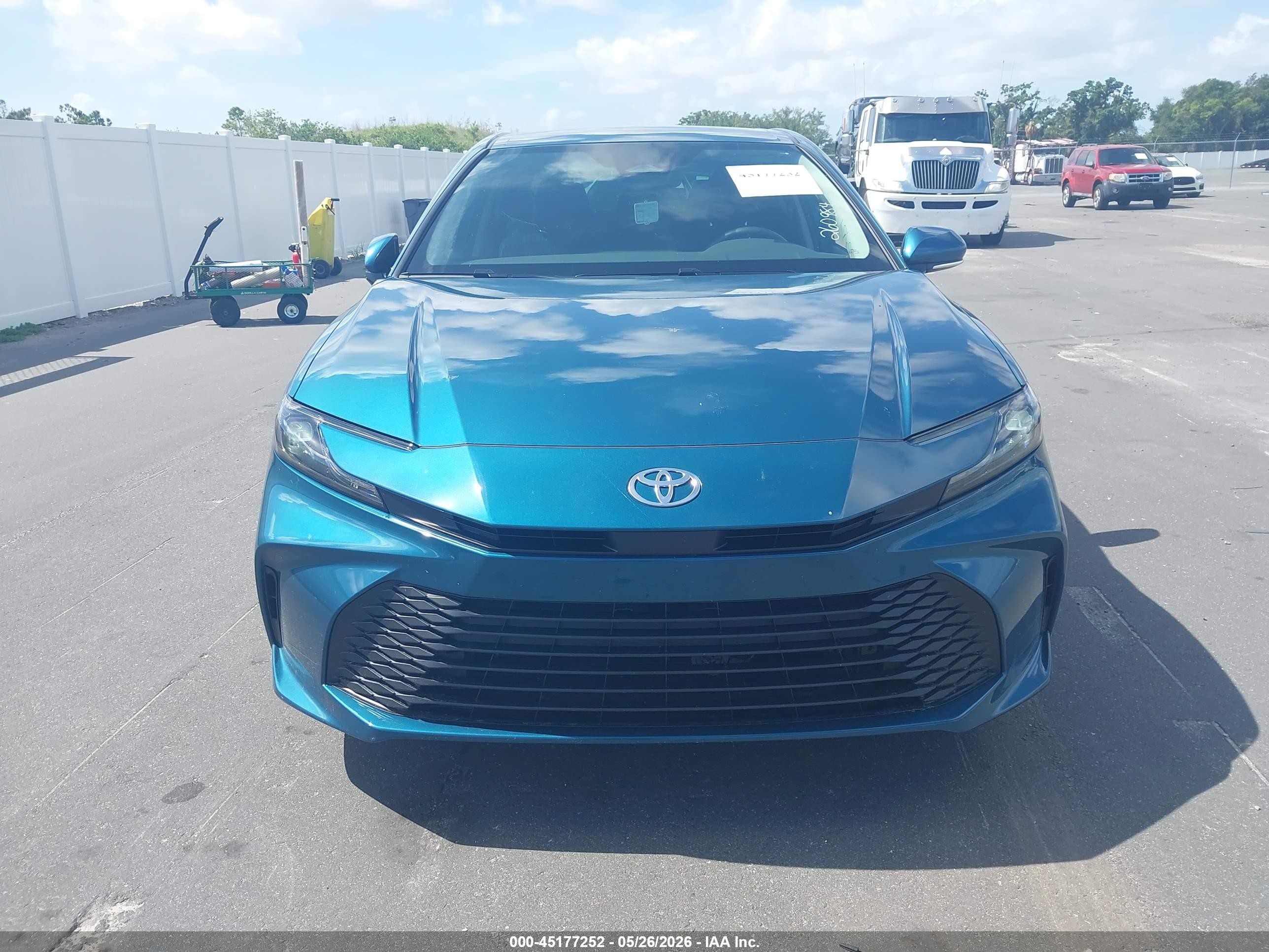 2026 Toyota Camry Le Blue vin: 4T1DAACK3TU260984