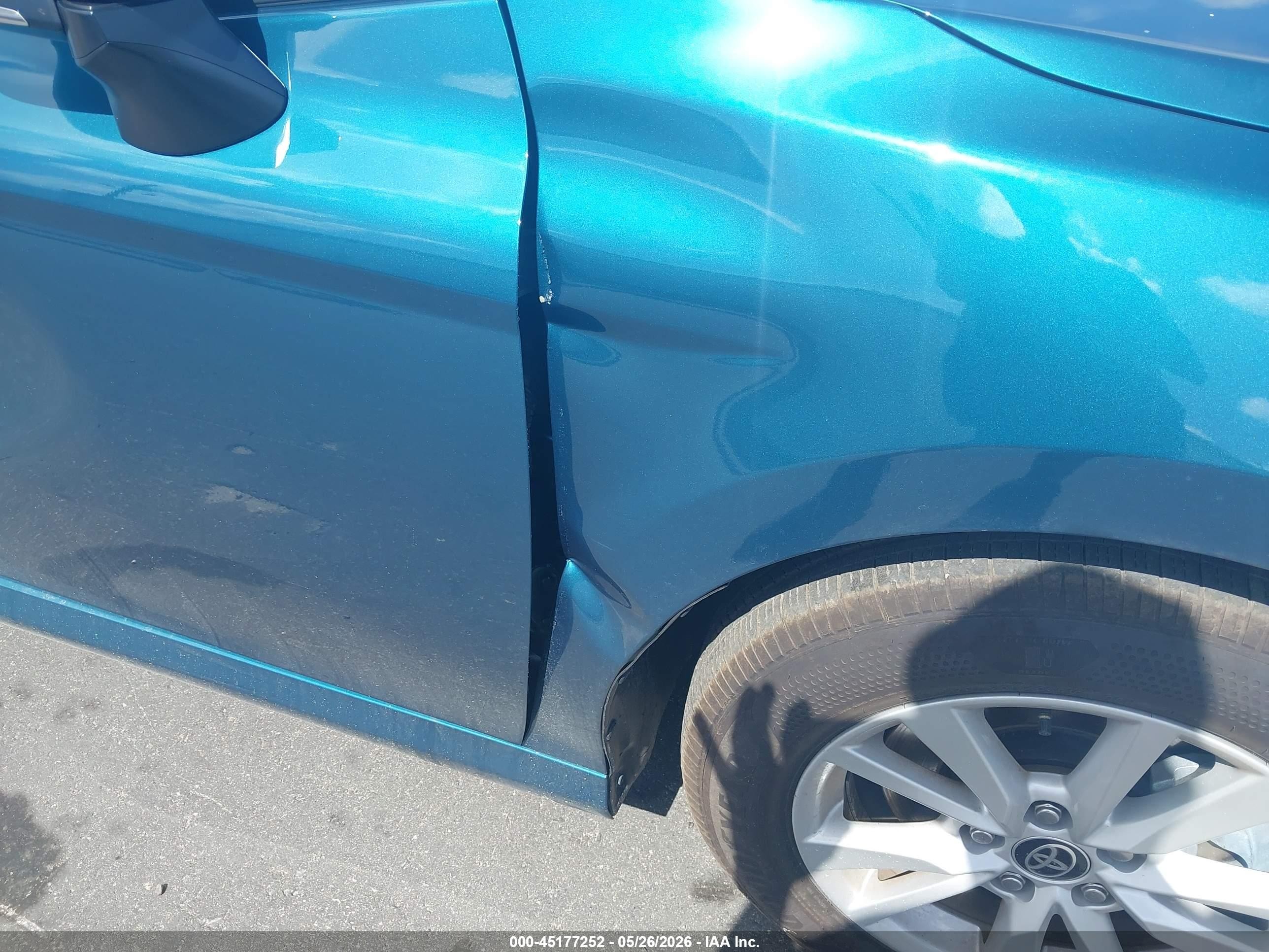 2026 Toyota Camry Le Blue vin: 4T1DAACK3TU260984