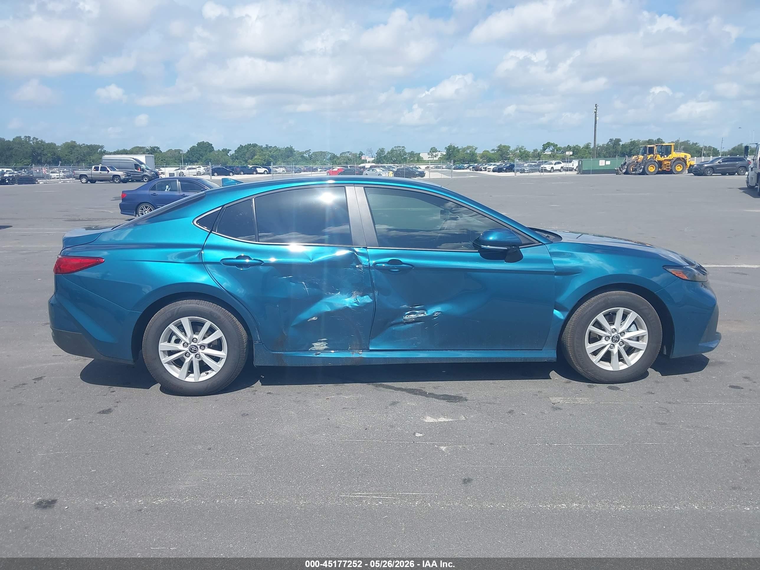 2026 Toyota Camry Le Blue vin: 4T1DAACK3TU260984