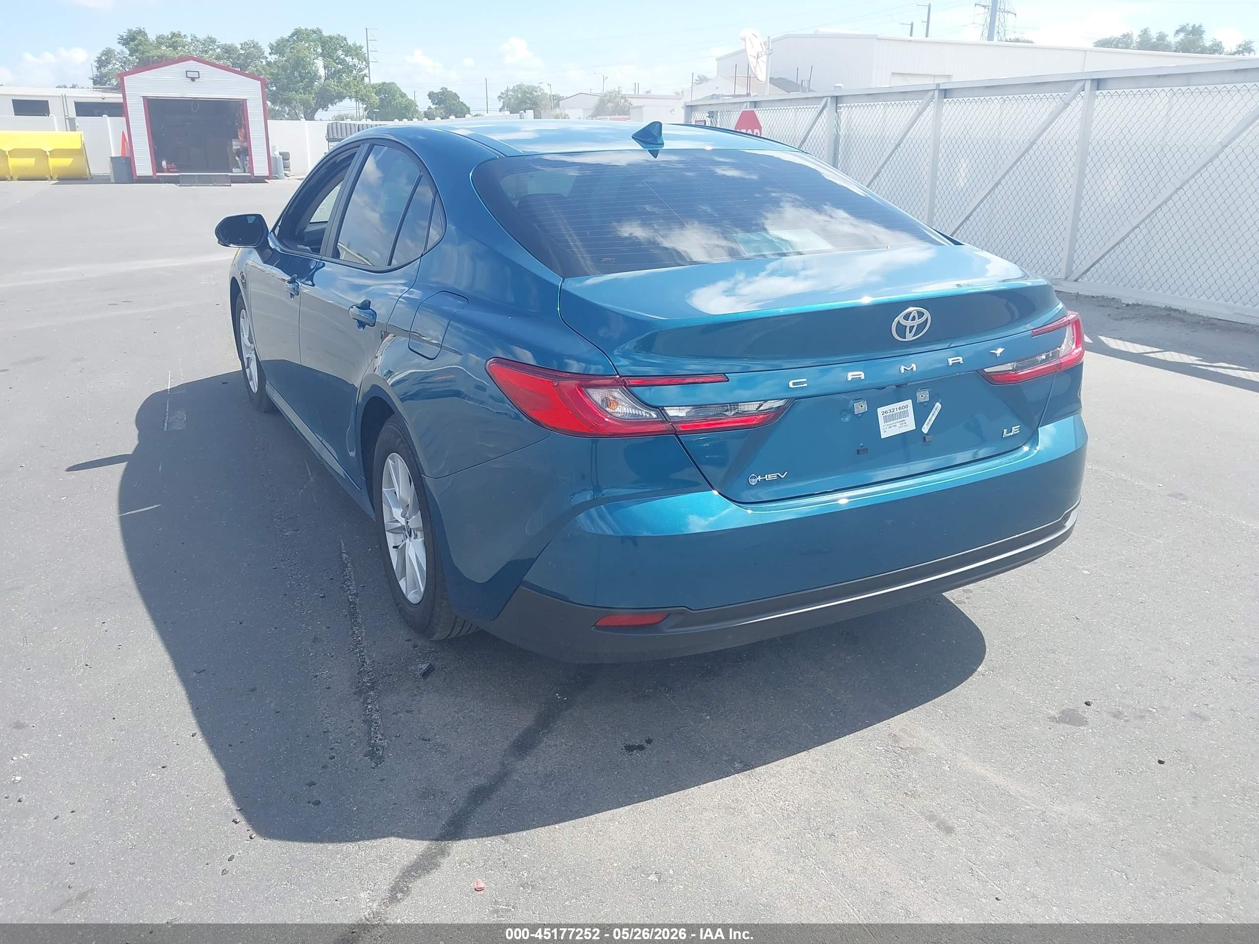 2026 Toyota Camry Le Blue vin: 4T1DAACK3TU260984