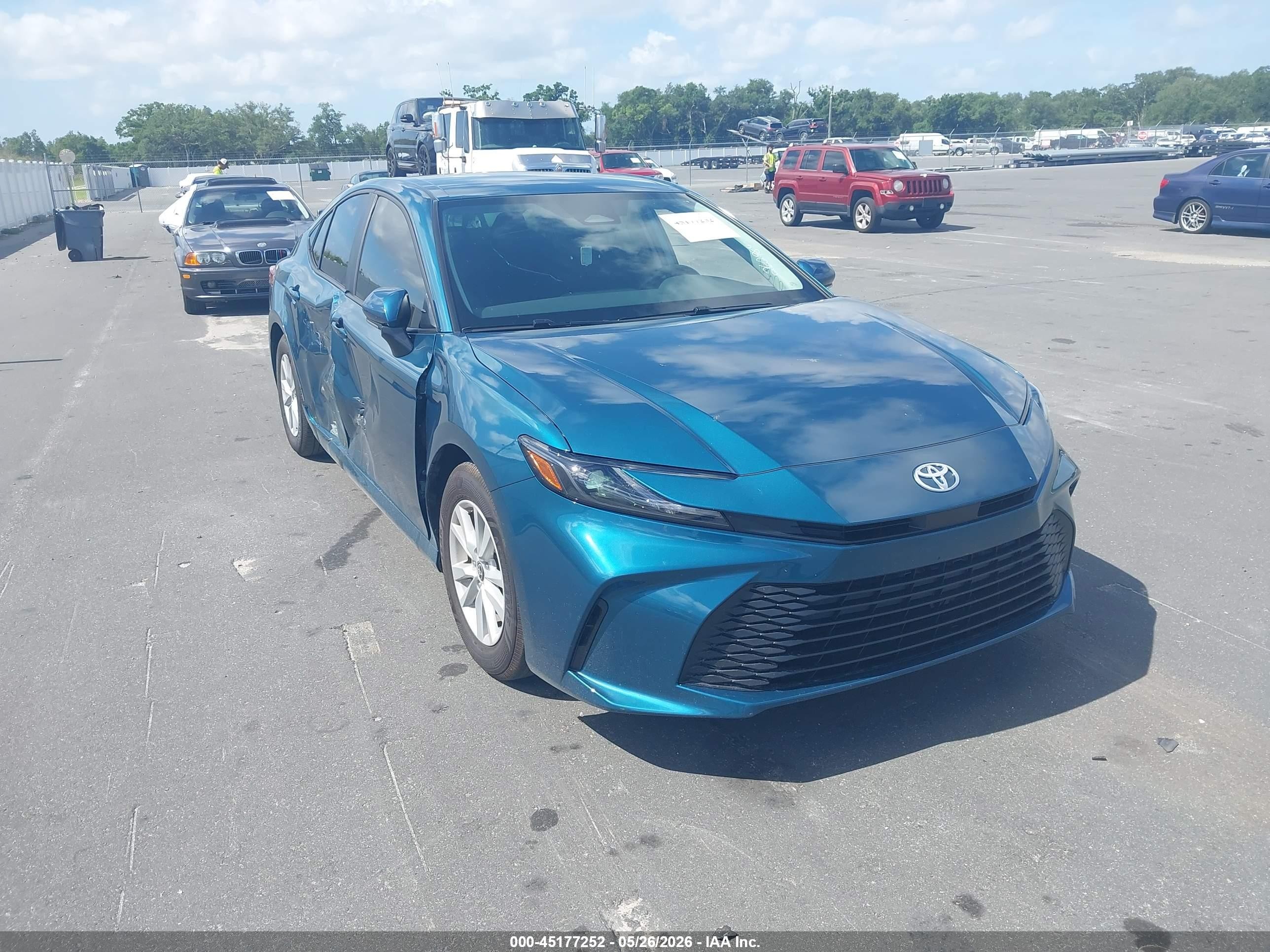 2026 Toyota Camry Le Blue vin: 4T1DAACK3TU260984