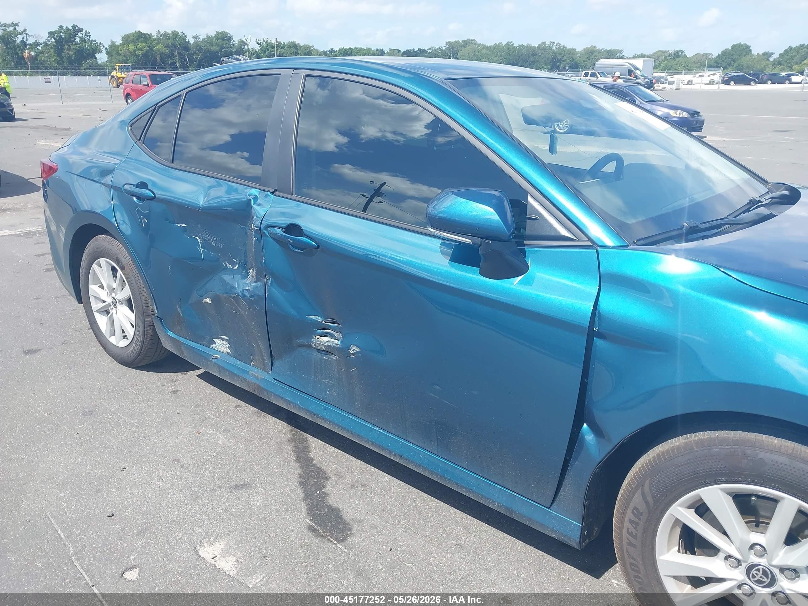 2026 Toyota Camry Le Blue vin: 4T1DAACK3TU260984