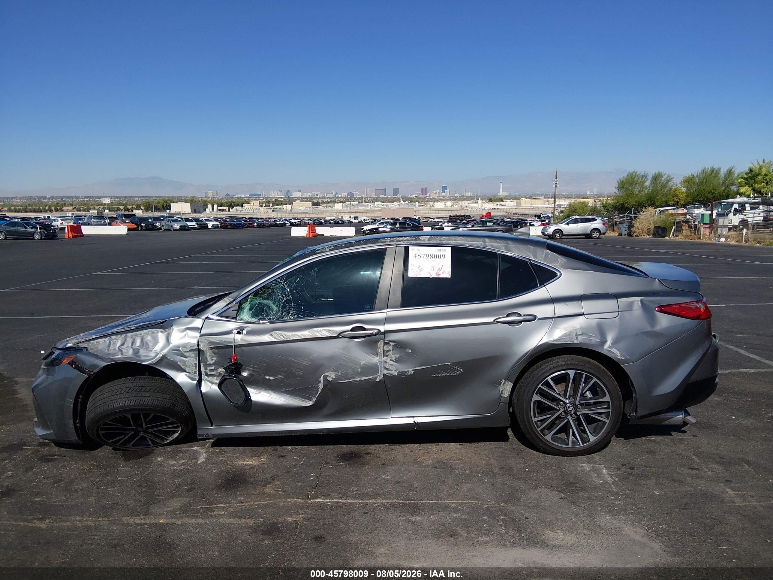 2026 Toyota Camry Xle Gray vin: 4T1DAACK3TU275310