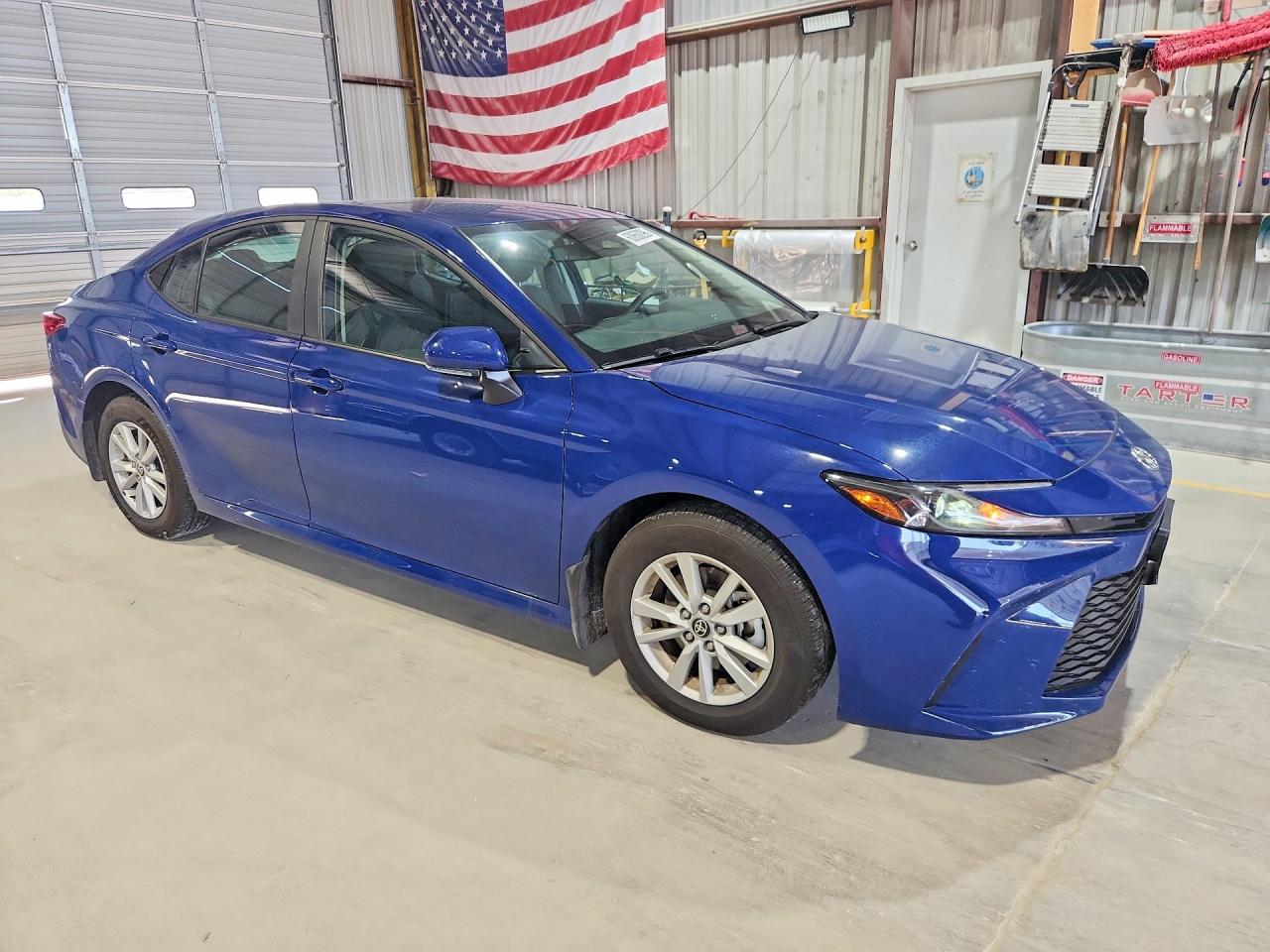 2026 Toyota Camry Le Blue vin: 4T1DAACK4TU265532