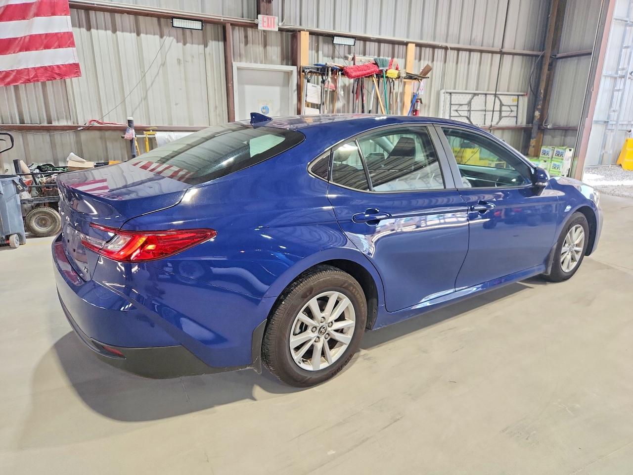 2026 Toyota Camry Le Blue vin: 4T1DAACK4TU265532