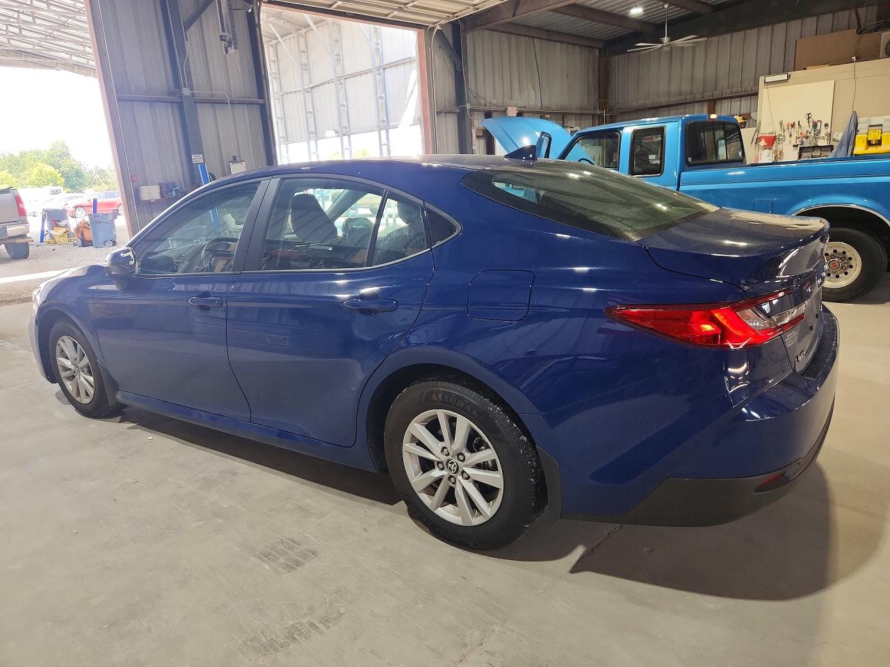 2026 Toyota Camry Le Blue vin: 4T1DAACK4TU265532