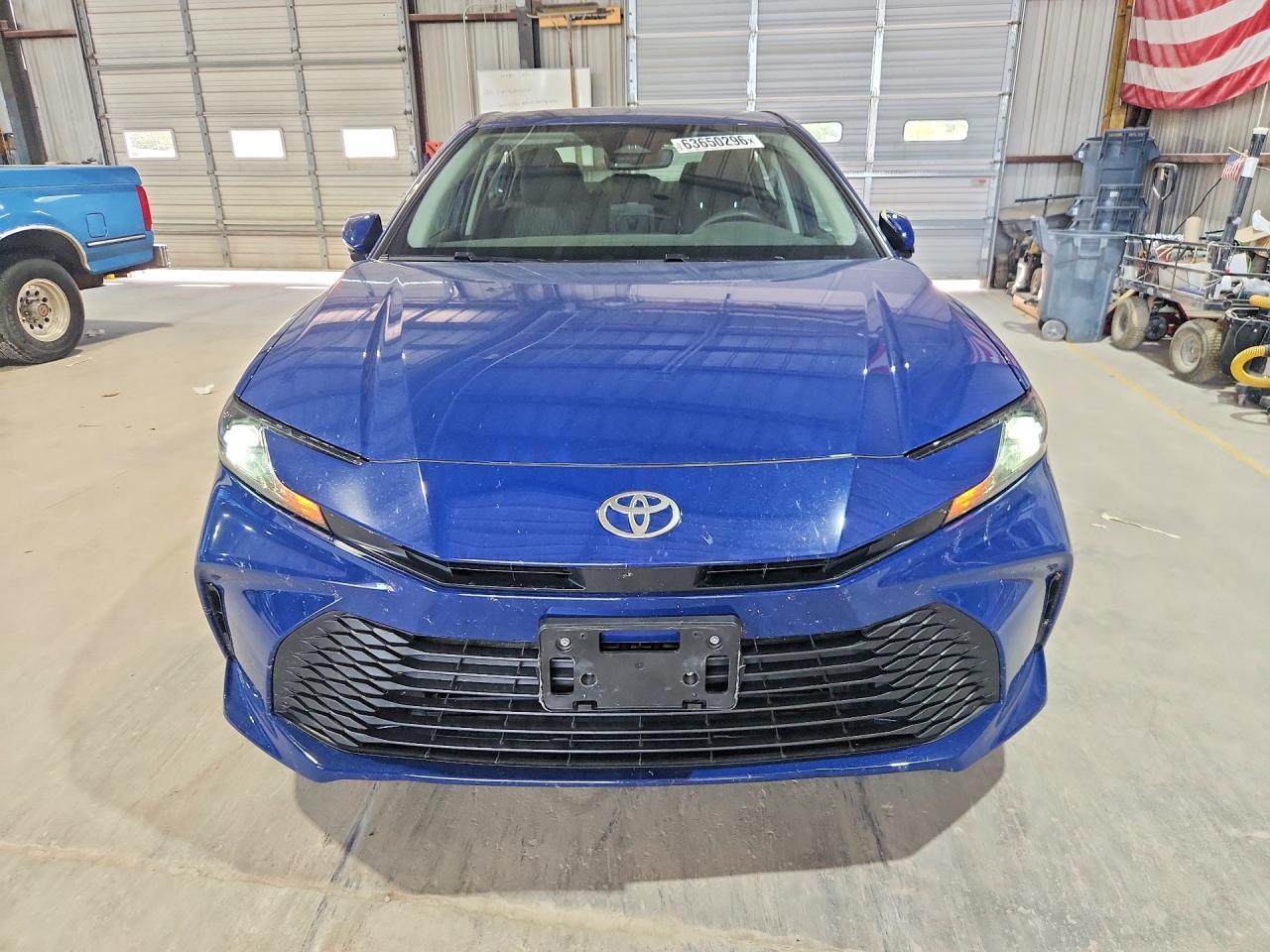 2026 Toyota Camry Le Blue vin: 4T1DAACK4TU265532