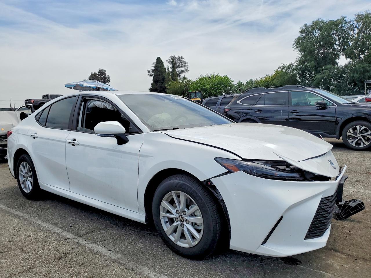 2026 Toyota Camry Le White vin: 4T1DAACK4TU267703