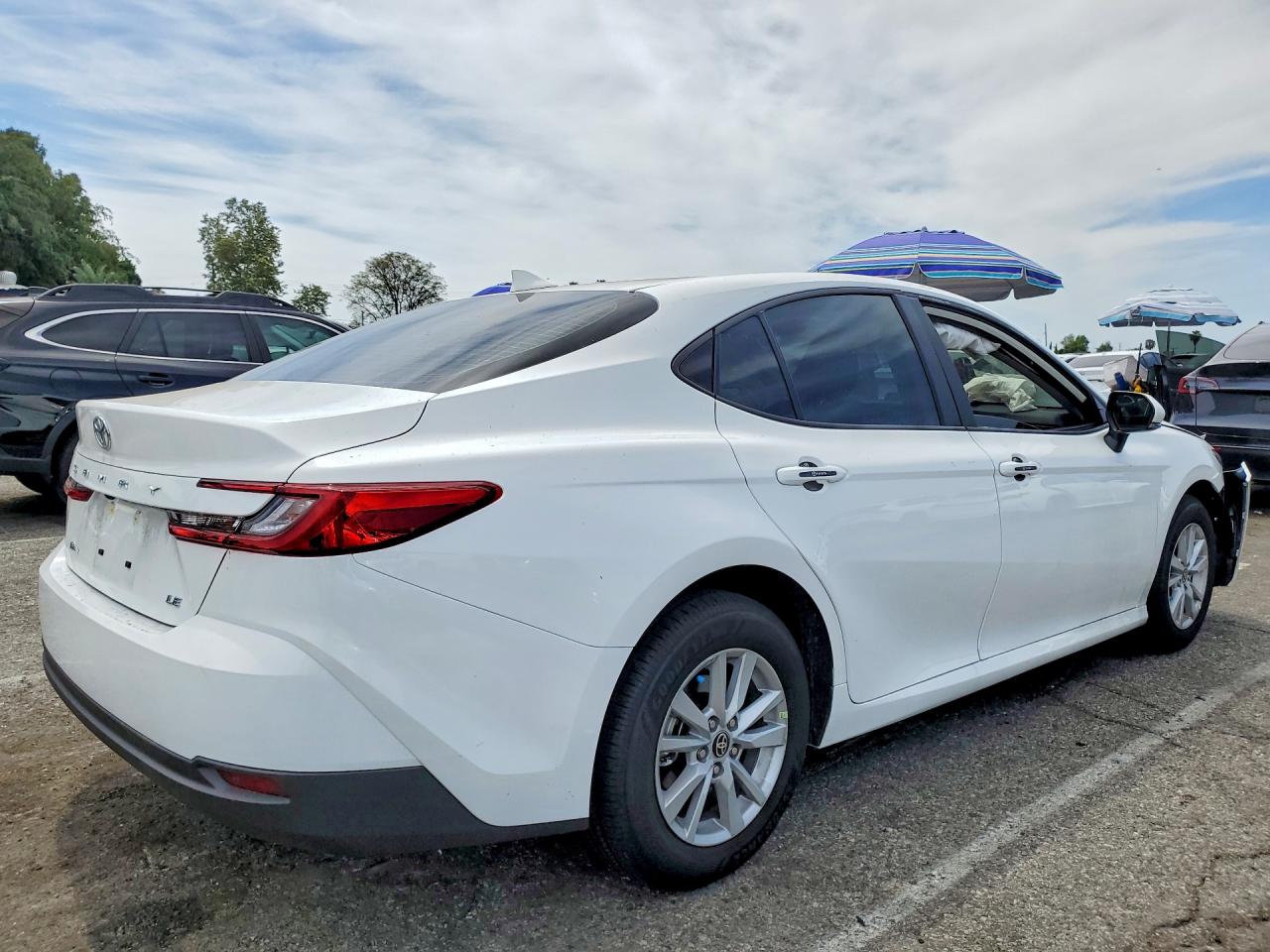 2026 Toyota Camry Le White vin: 4T1DAACK4TU267703