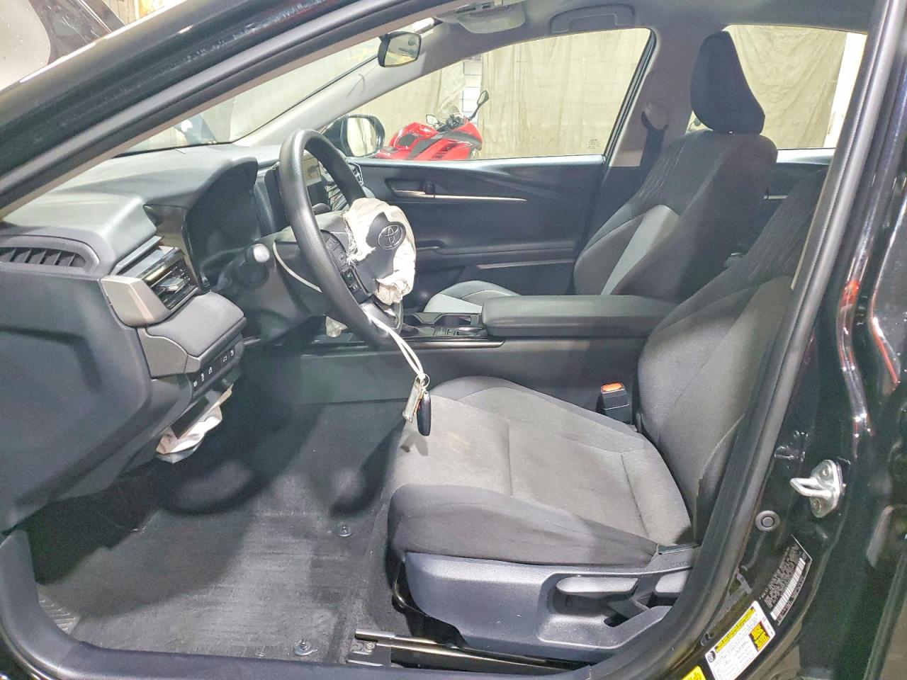 2025 Toyota Camry Le Черный vin: 4T1DAACK5SU010371