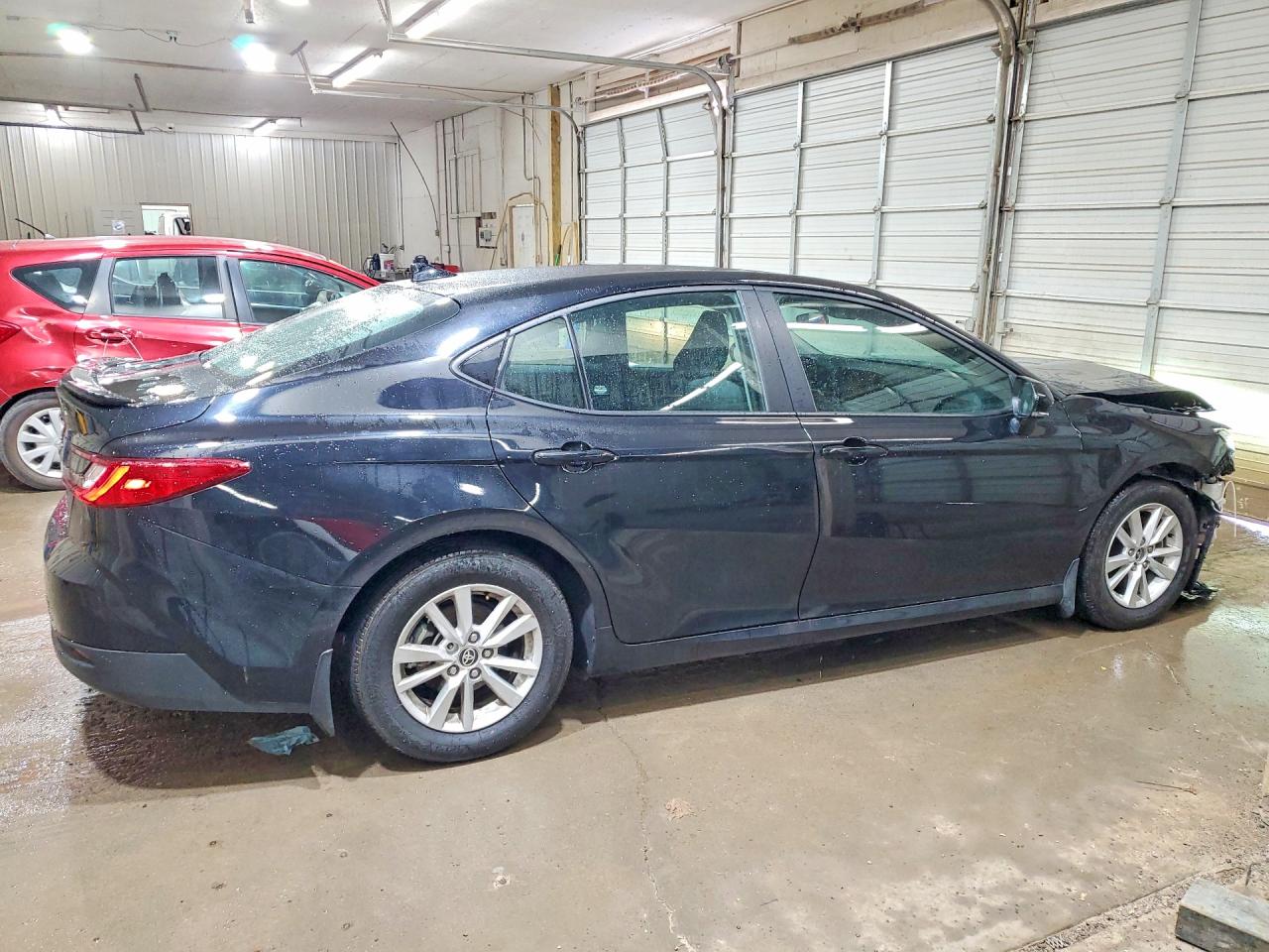 2025 Toyota Camry Le Черный vin: 4T1DAACK5SU010371