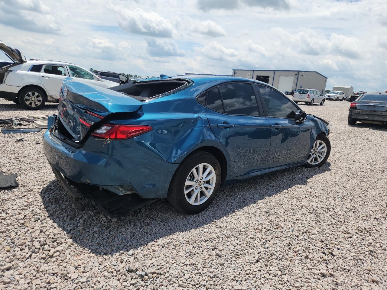 2025 Toyota Camry Le Blue vin: 4T1DAACK5SU592018