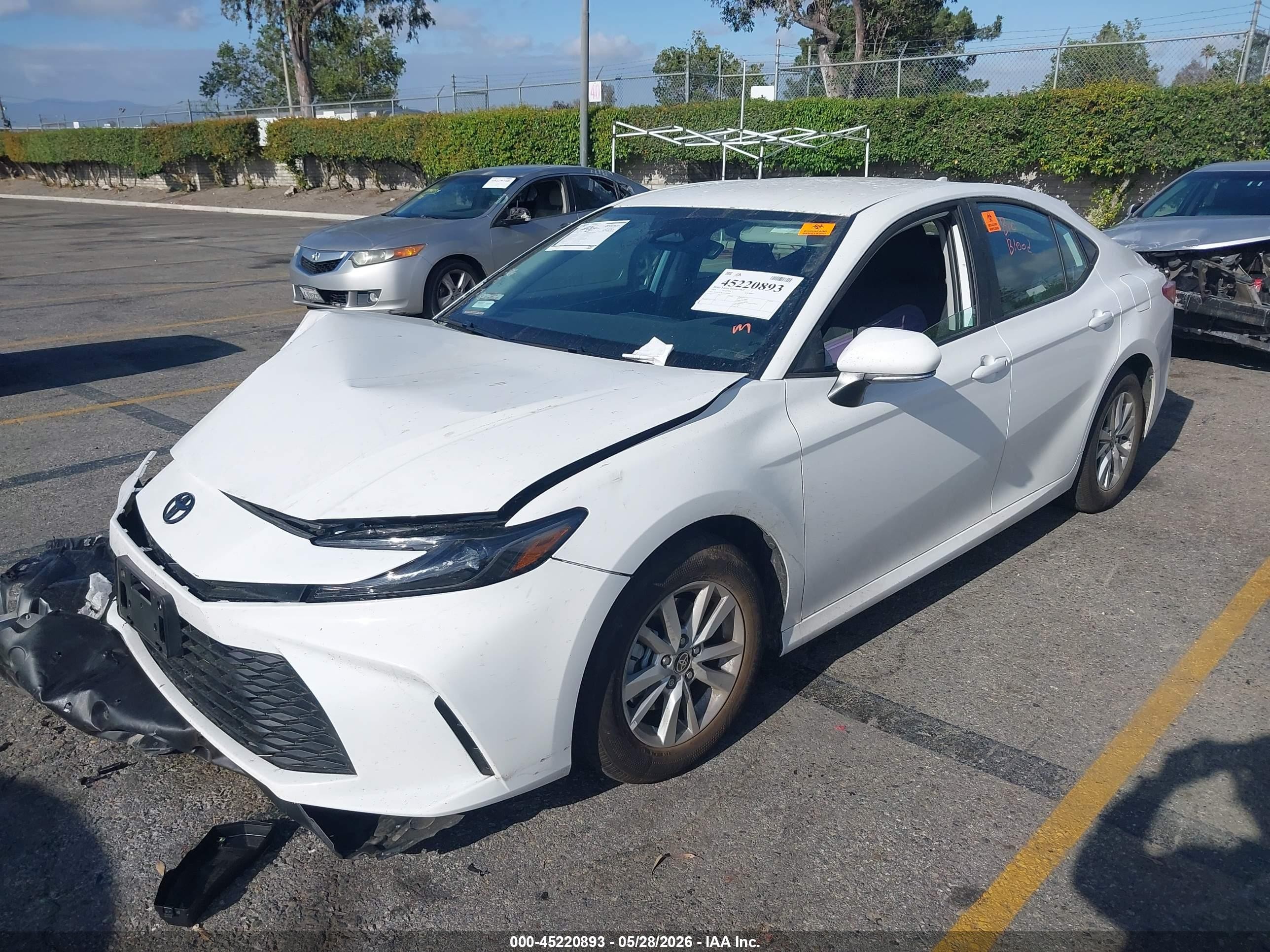 2026 Toyota Camry Le Белый vin: 4T1DAACK5TU209096