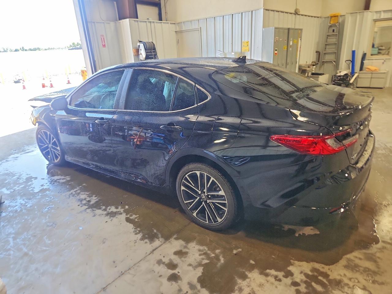 2025 Toyota Camry Xle Black vin: 4T1DAACK6SU039085