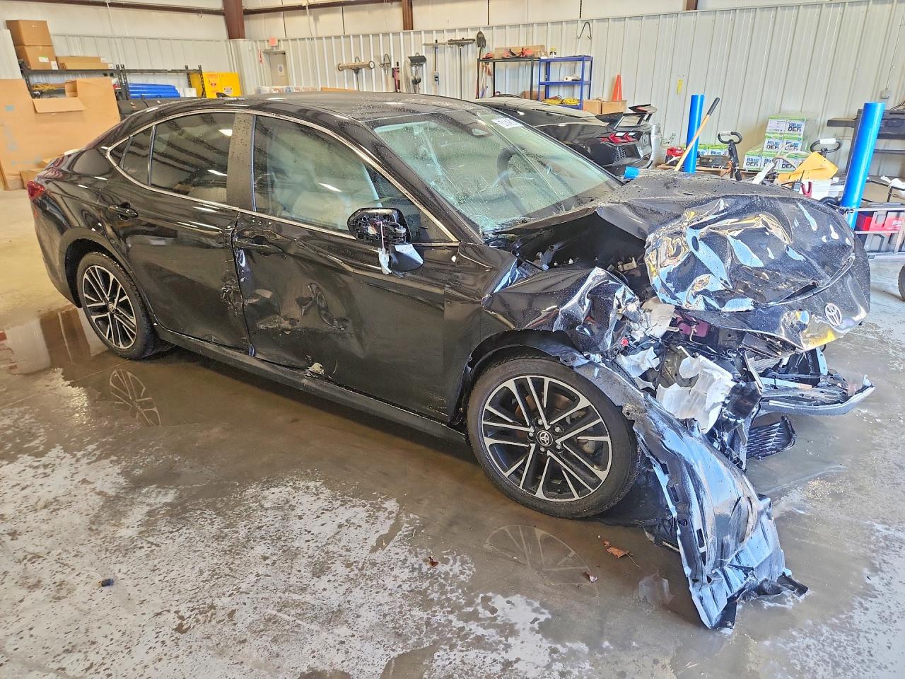 2025 Toyota Camry Xle Black vin: 4T1DAACK6SU039085