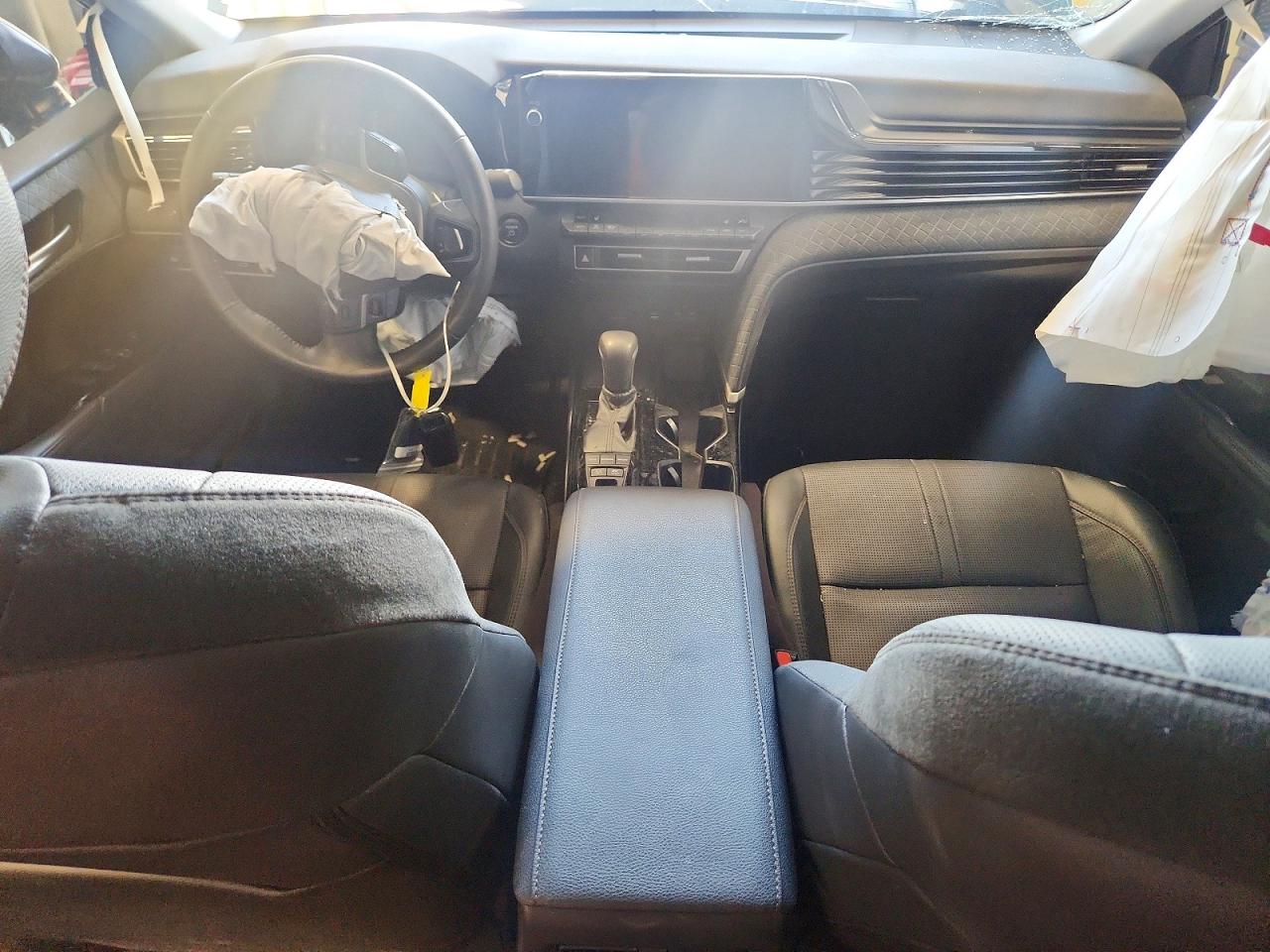 2025 Toyota Camry Xle Black vin: 4T1DAACK6SU039085
