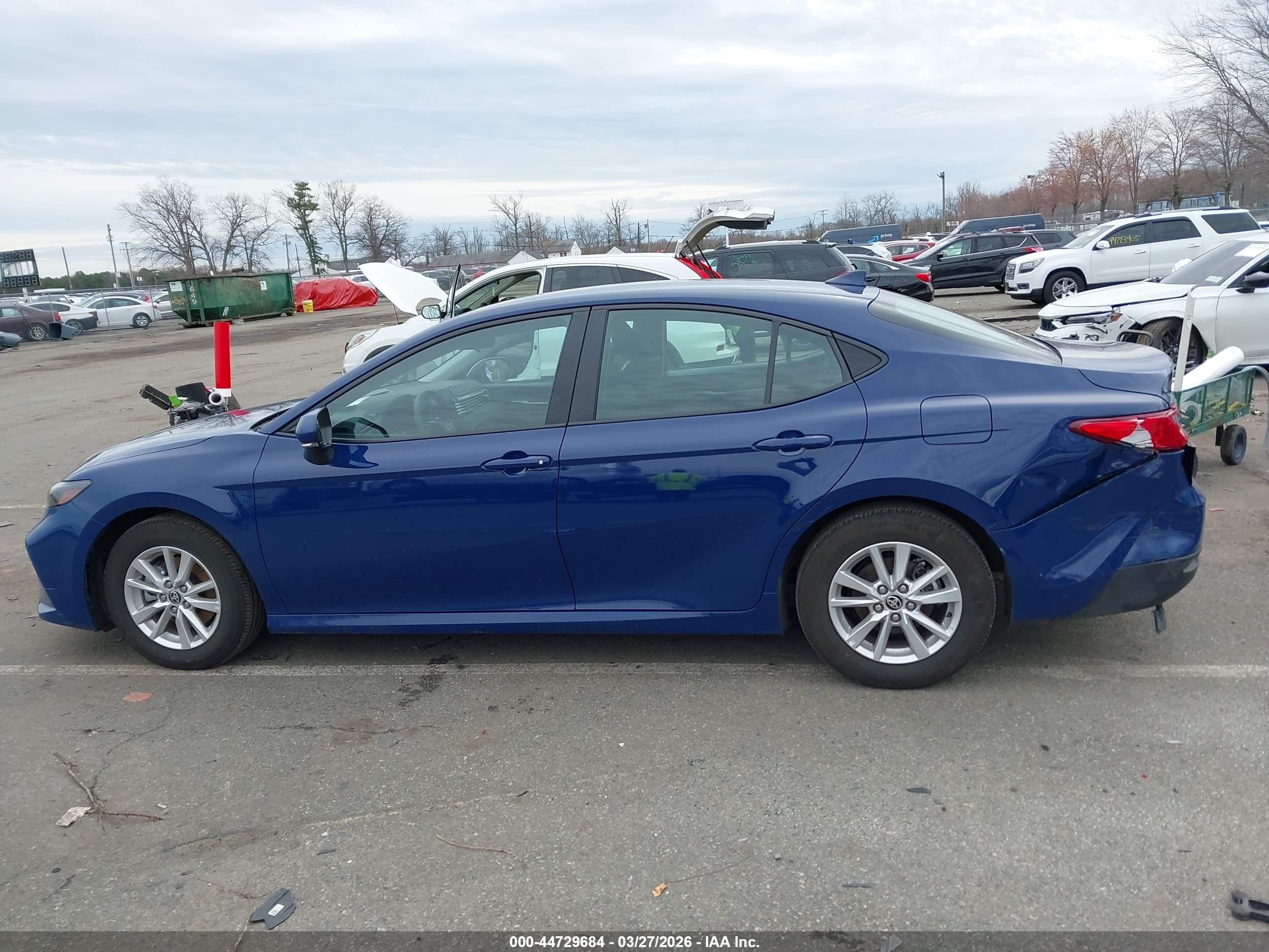 2025 Toyota Camry Le Blue vin: 4T1DAACK6SU049387