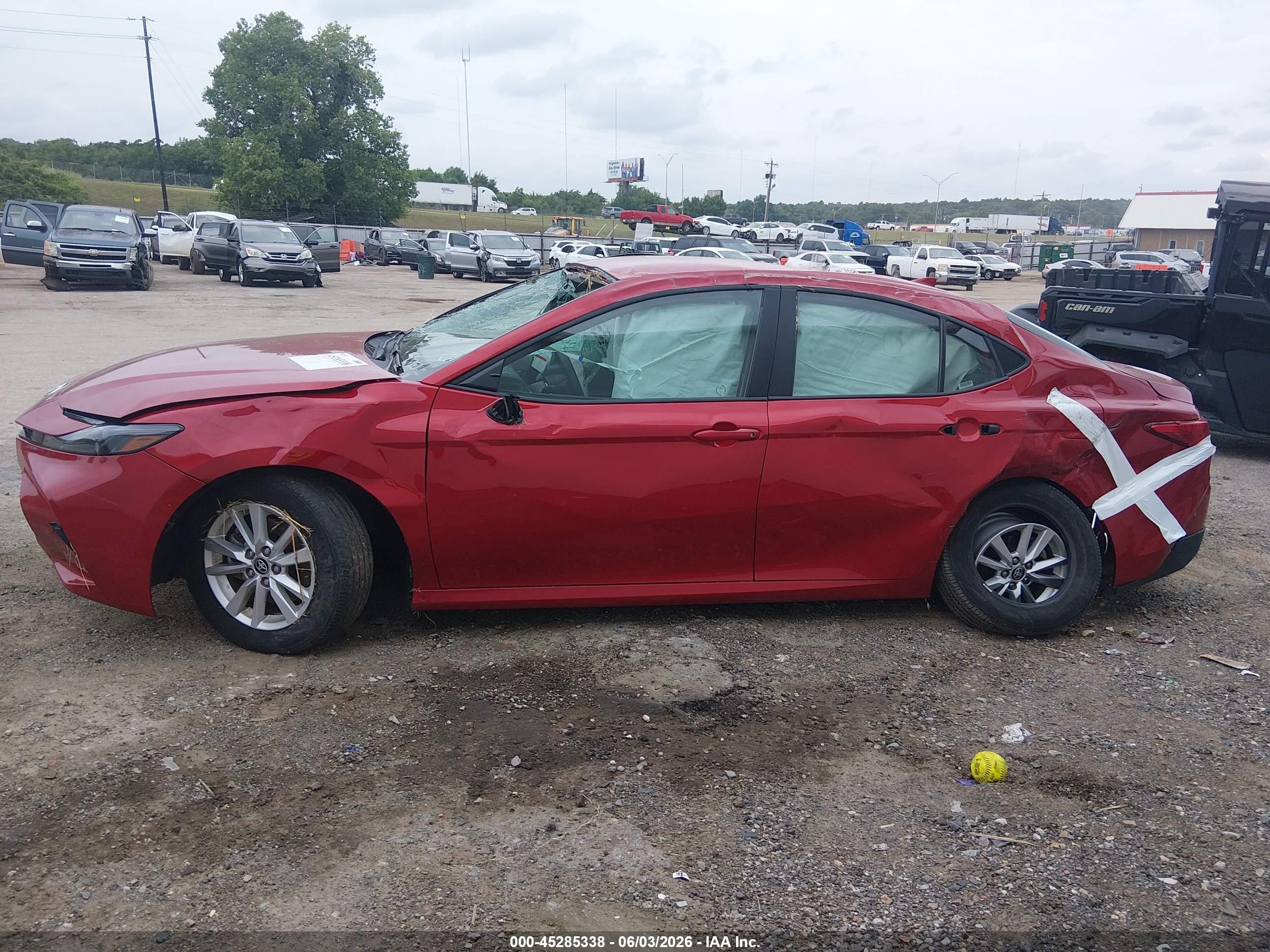 2025 Toyota Camry Le Red vin: 4T1DAACK6SU053309