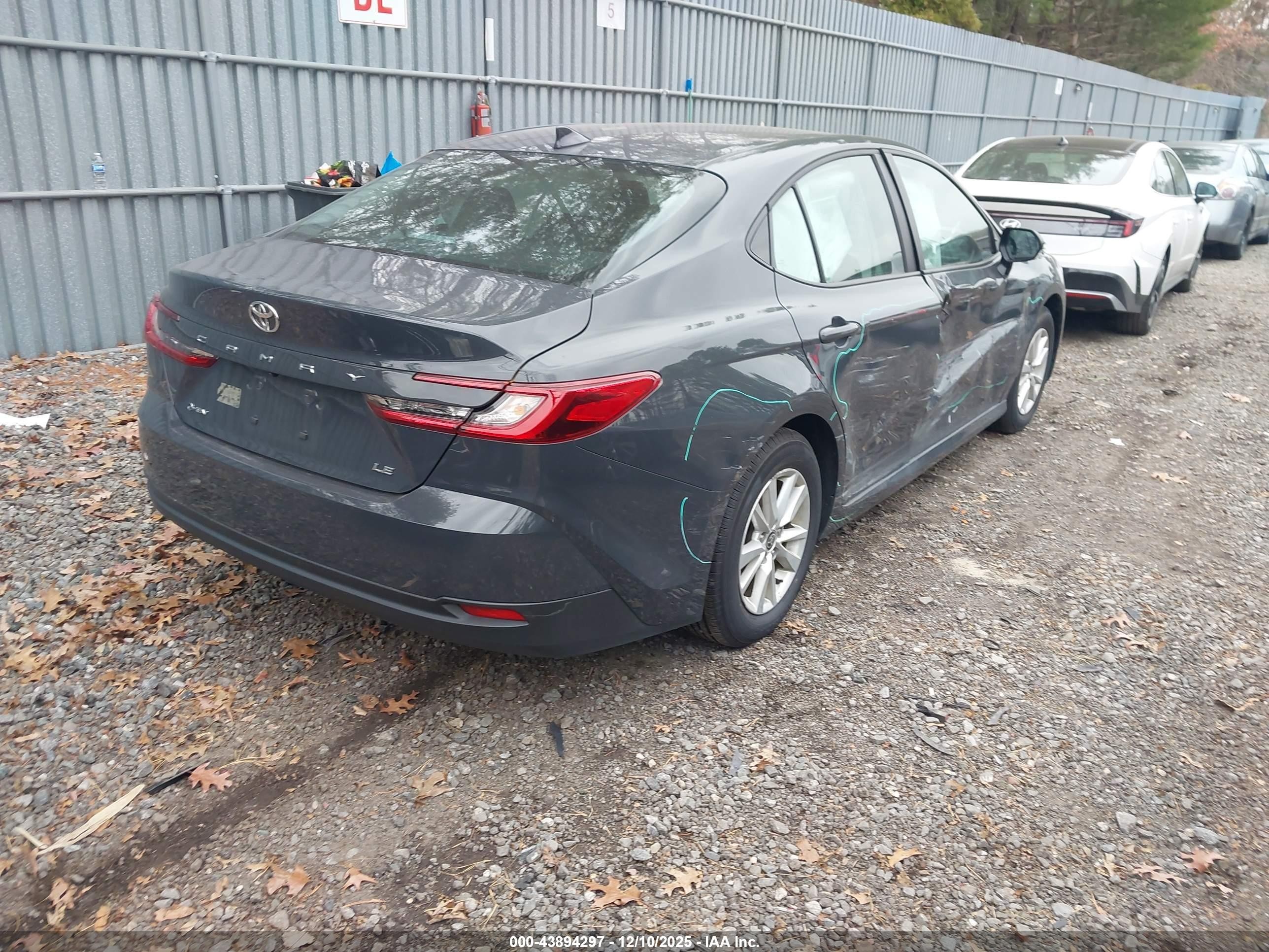2025 Toyota Camry Le Gray vin: 4T1DAACK6SU108986