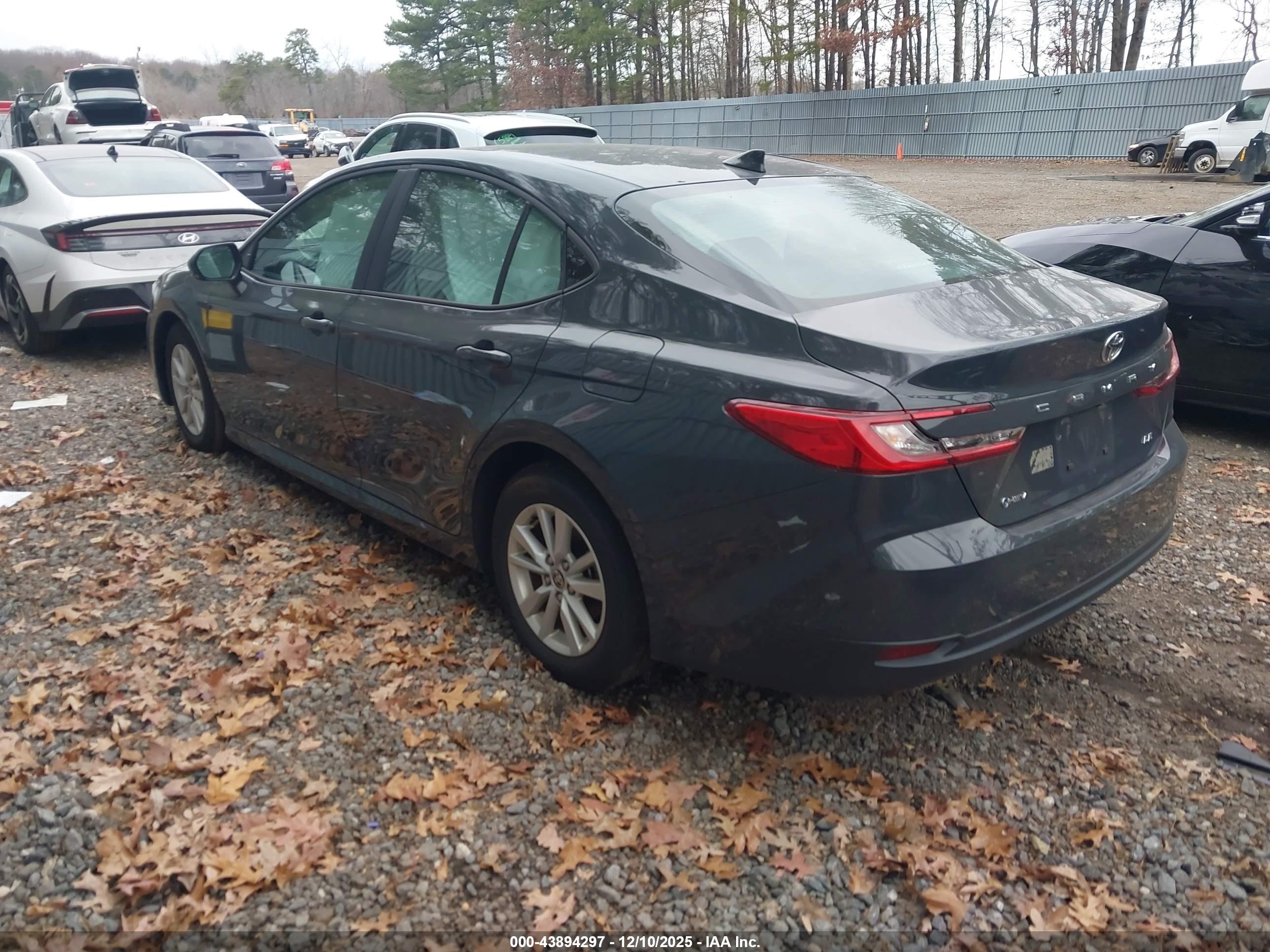 2025 Toyota Camry Le Gray vin: 4T1DAACK6SU108986