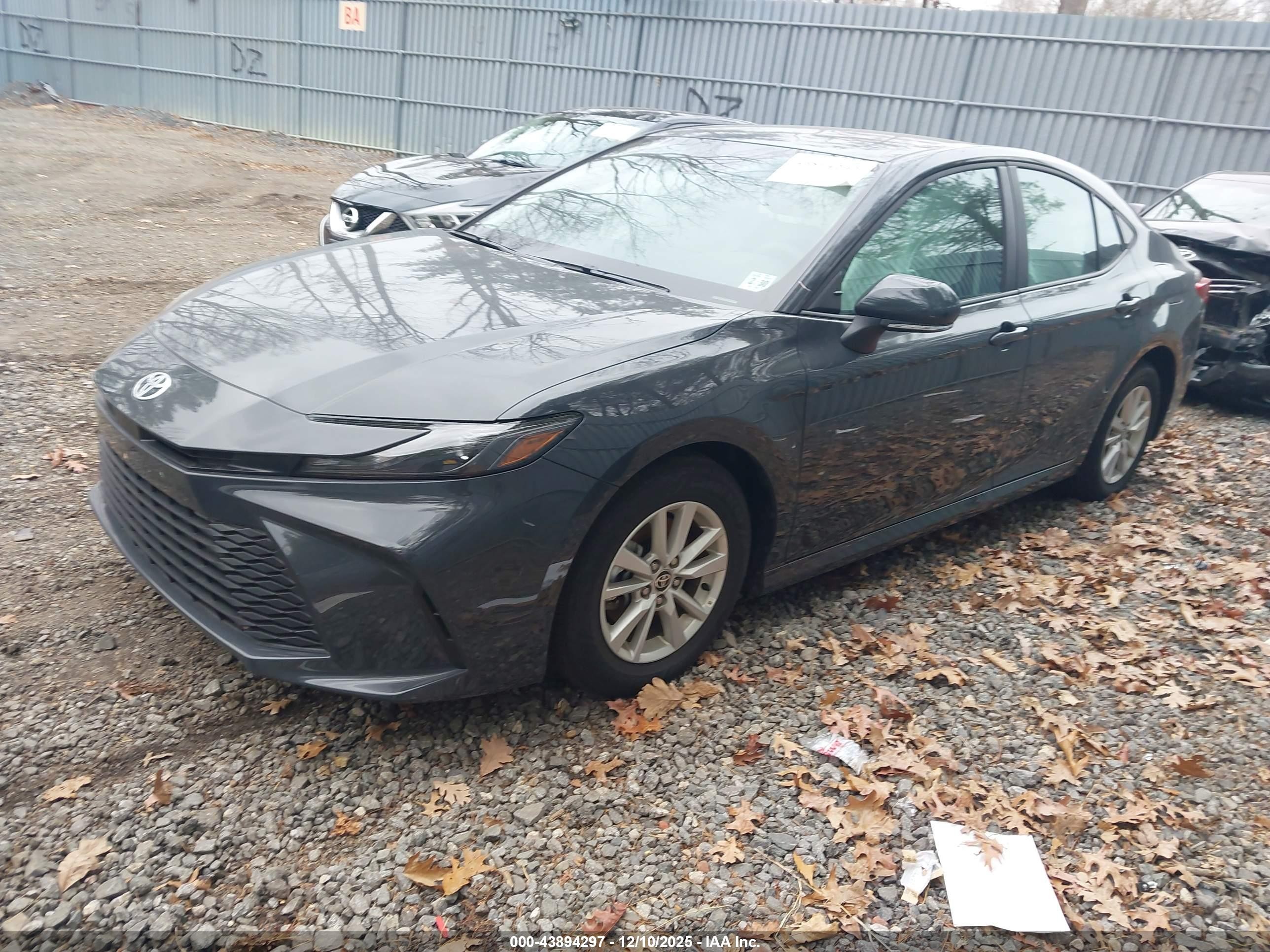 2025 Toyota Camry Le Gray vin: 4T1DAACK6SU108986