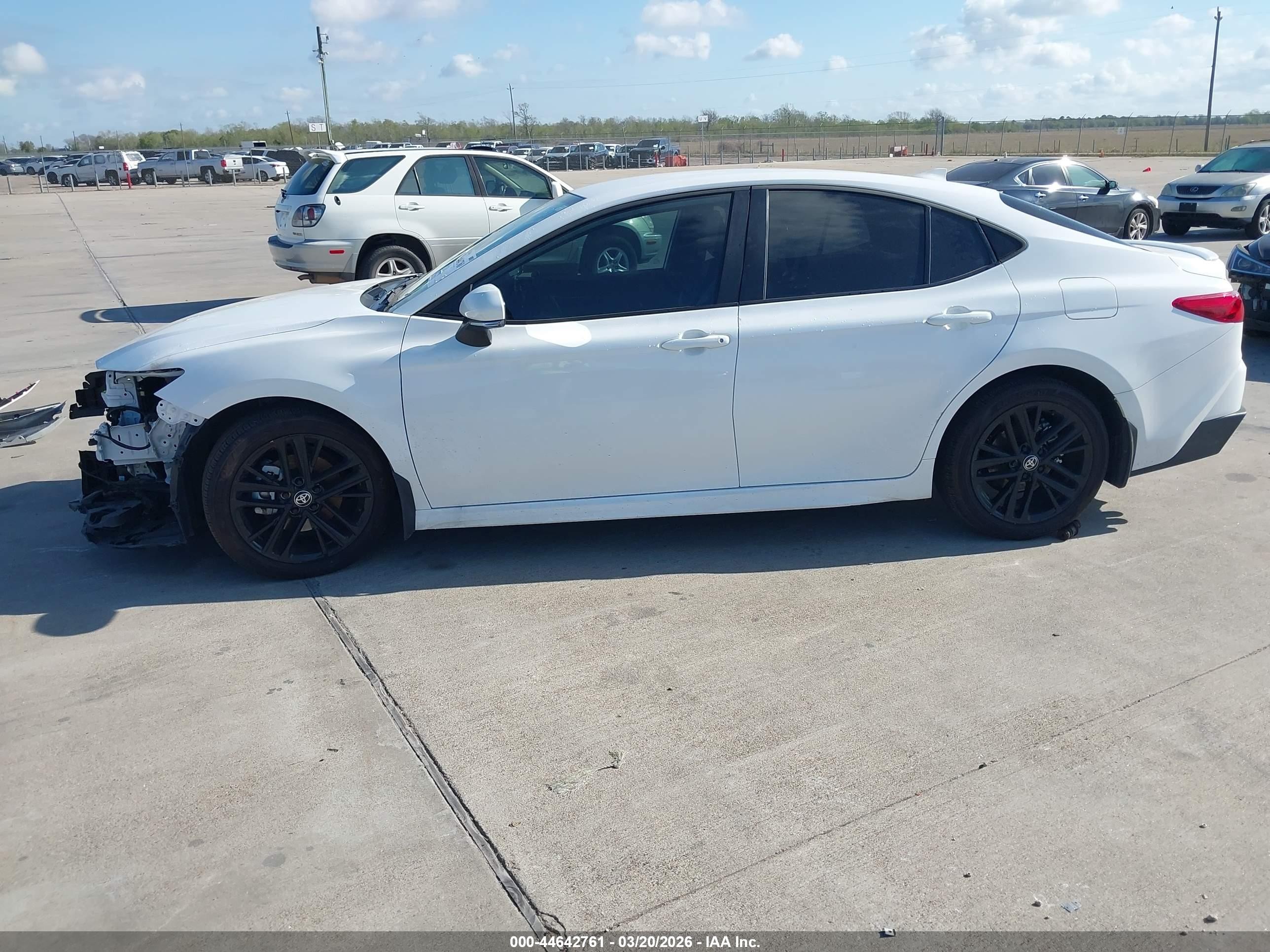 2025 Toyota Camry Se White vin: 4T1DAACK6SU143737